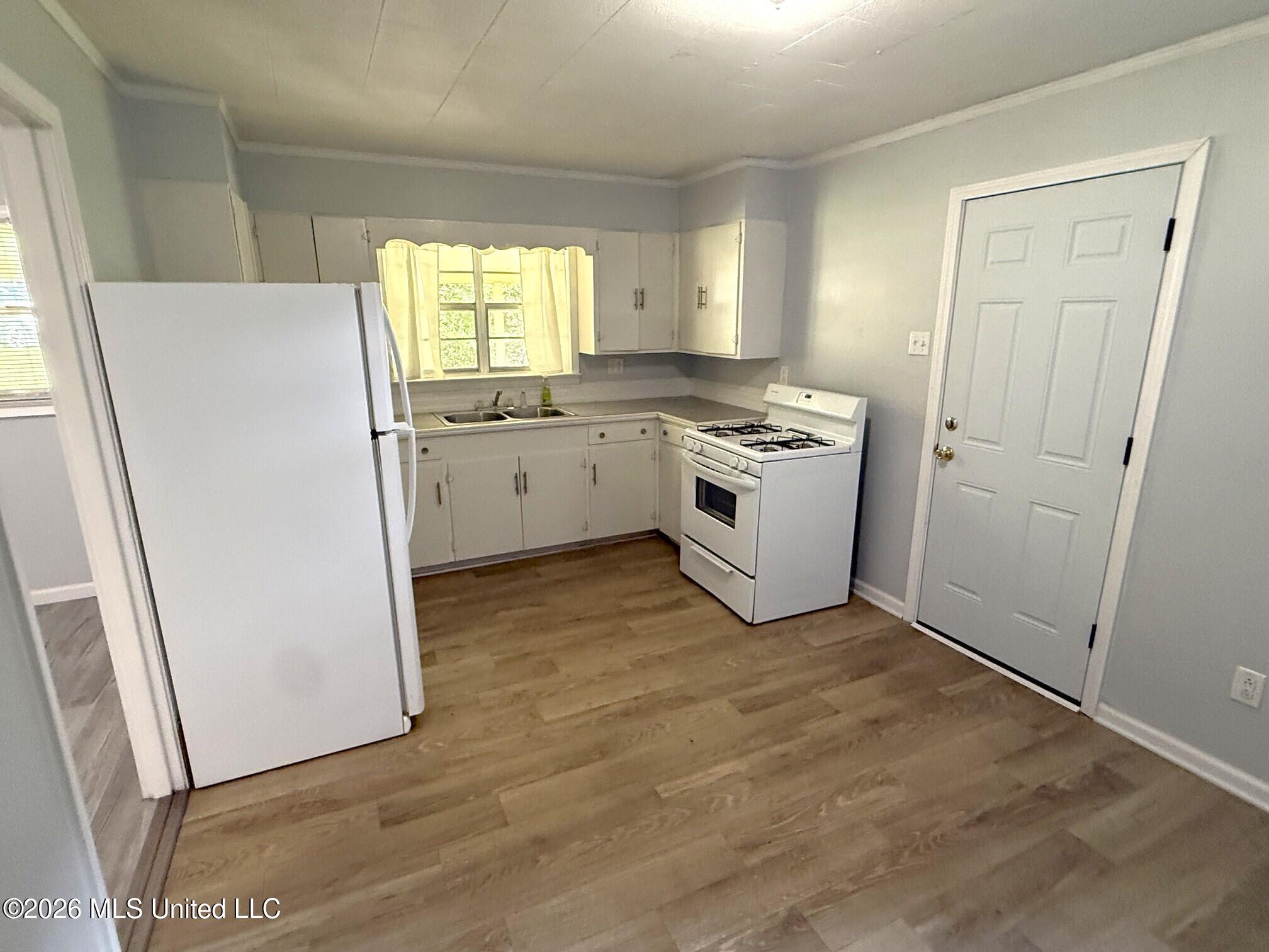 309 S West Avenue Property Photo 7