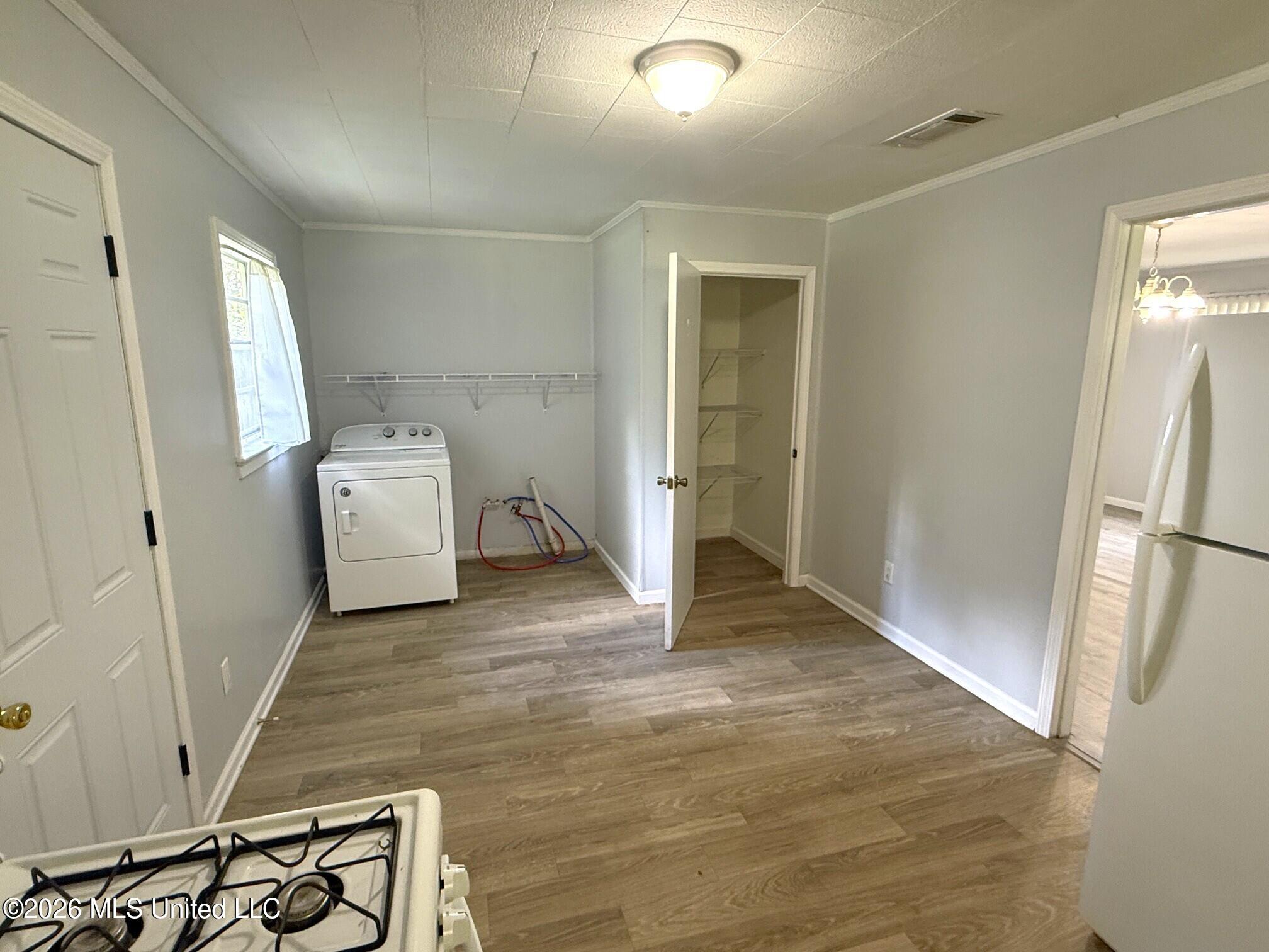 309 S West Avenue Property Photo 8