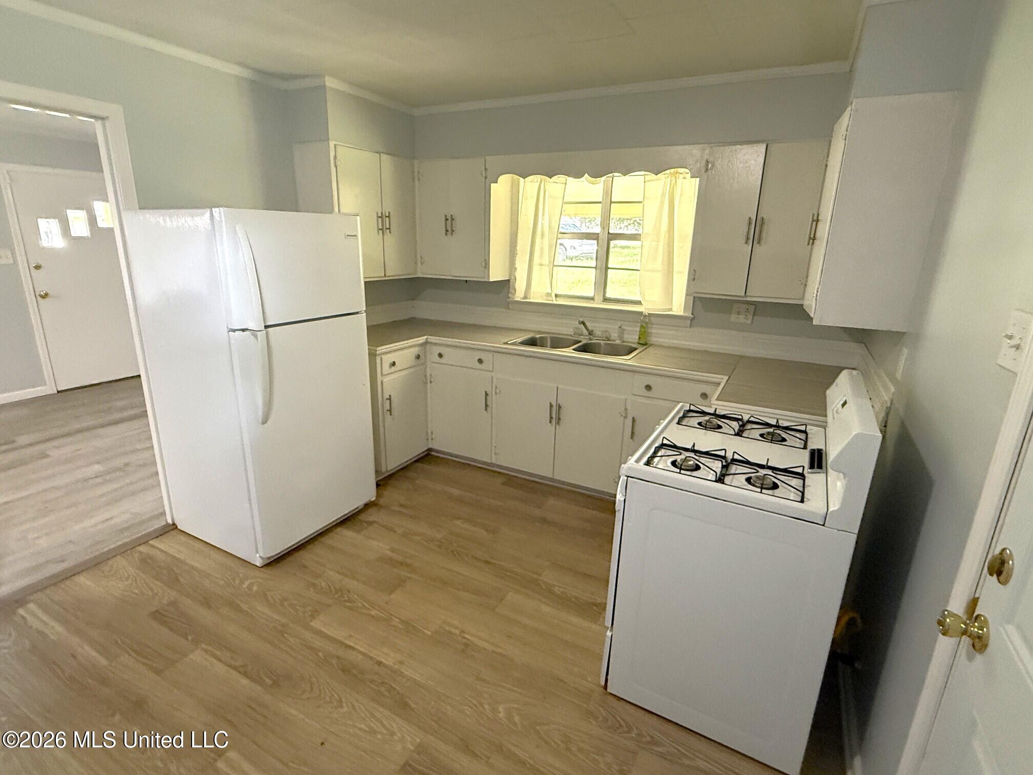 309 S West Avenue Property Photo 9