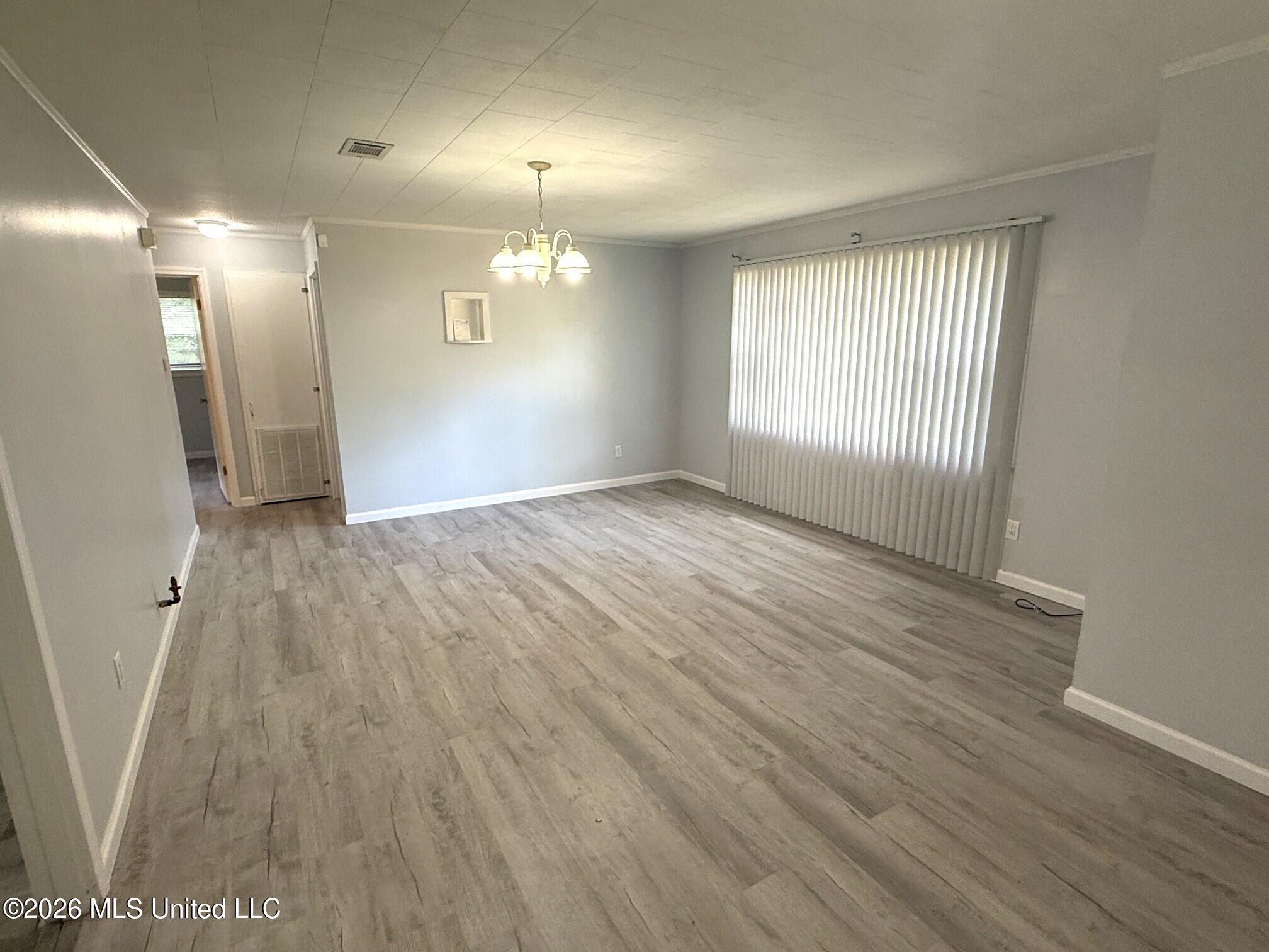 309 S West Avenue Property Photo 10