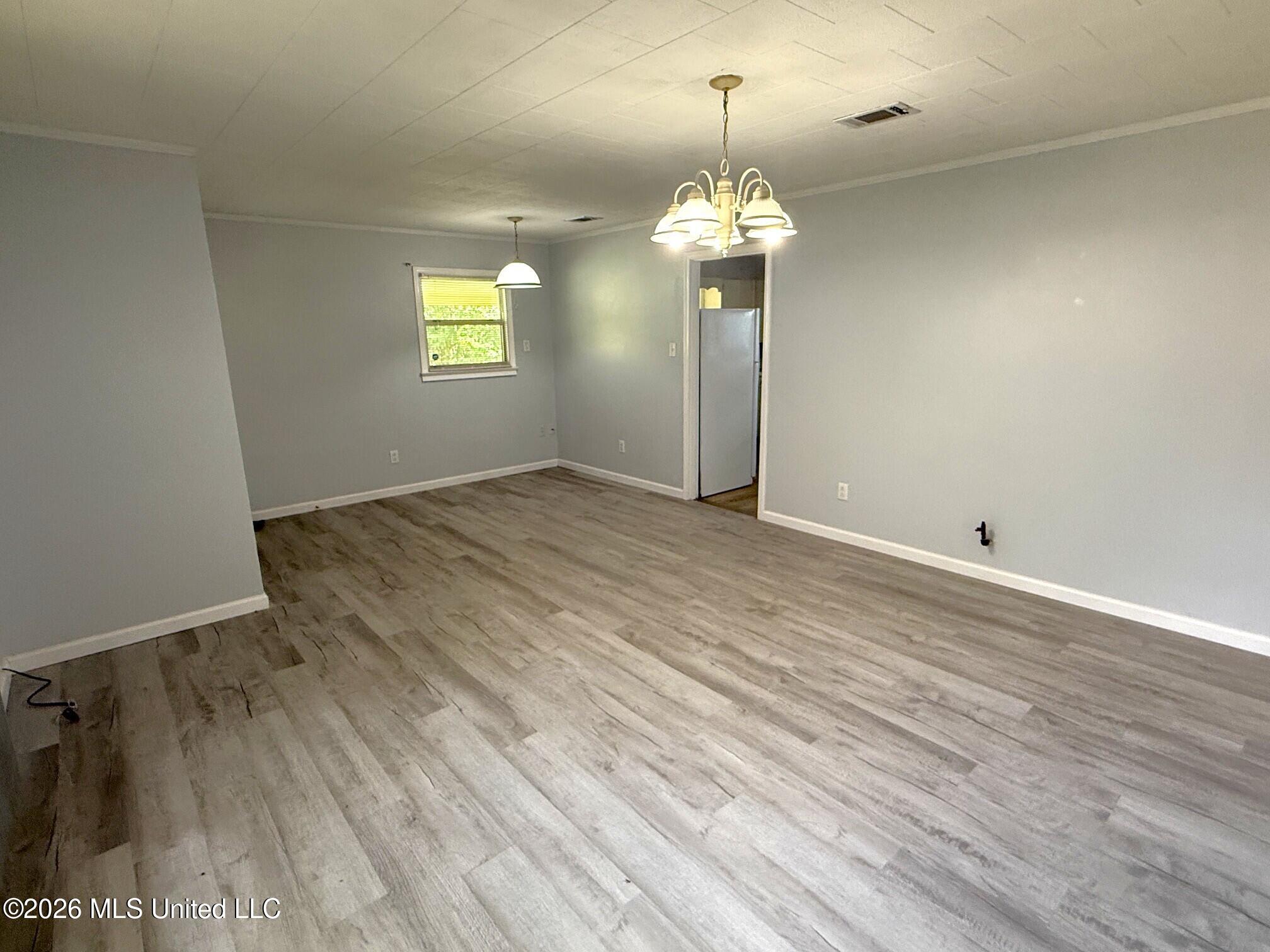 309 S West Avenue Property Photo 11
