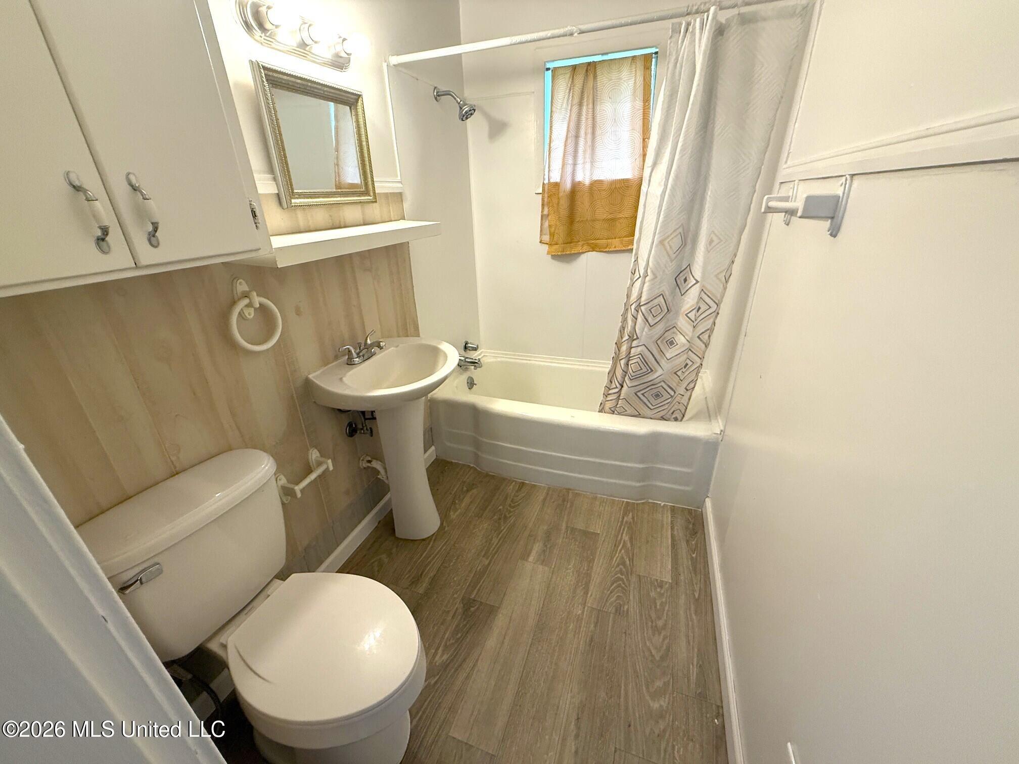 309 S West Avenue Property Photo 14