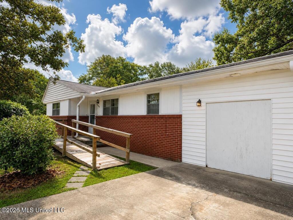 409 Peach Street Property Photo 2