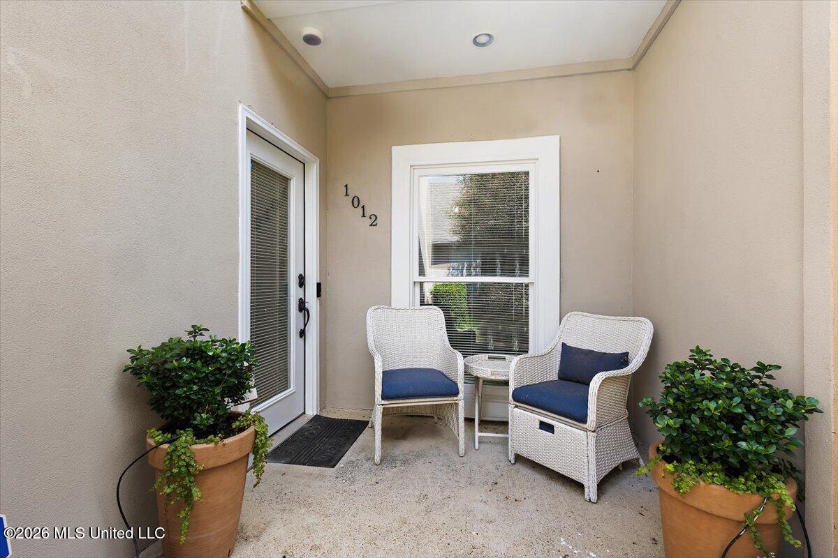 1012 Bayridge Drive Property Photo 3