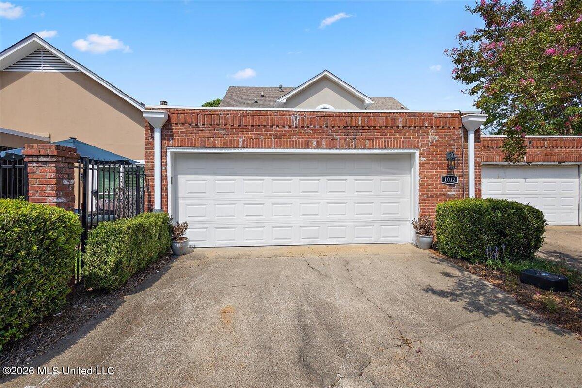 1012 Bayridge Drive Property Photo 4