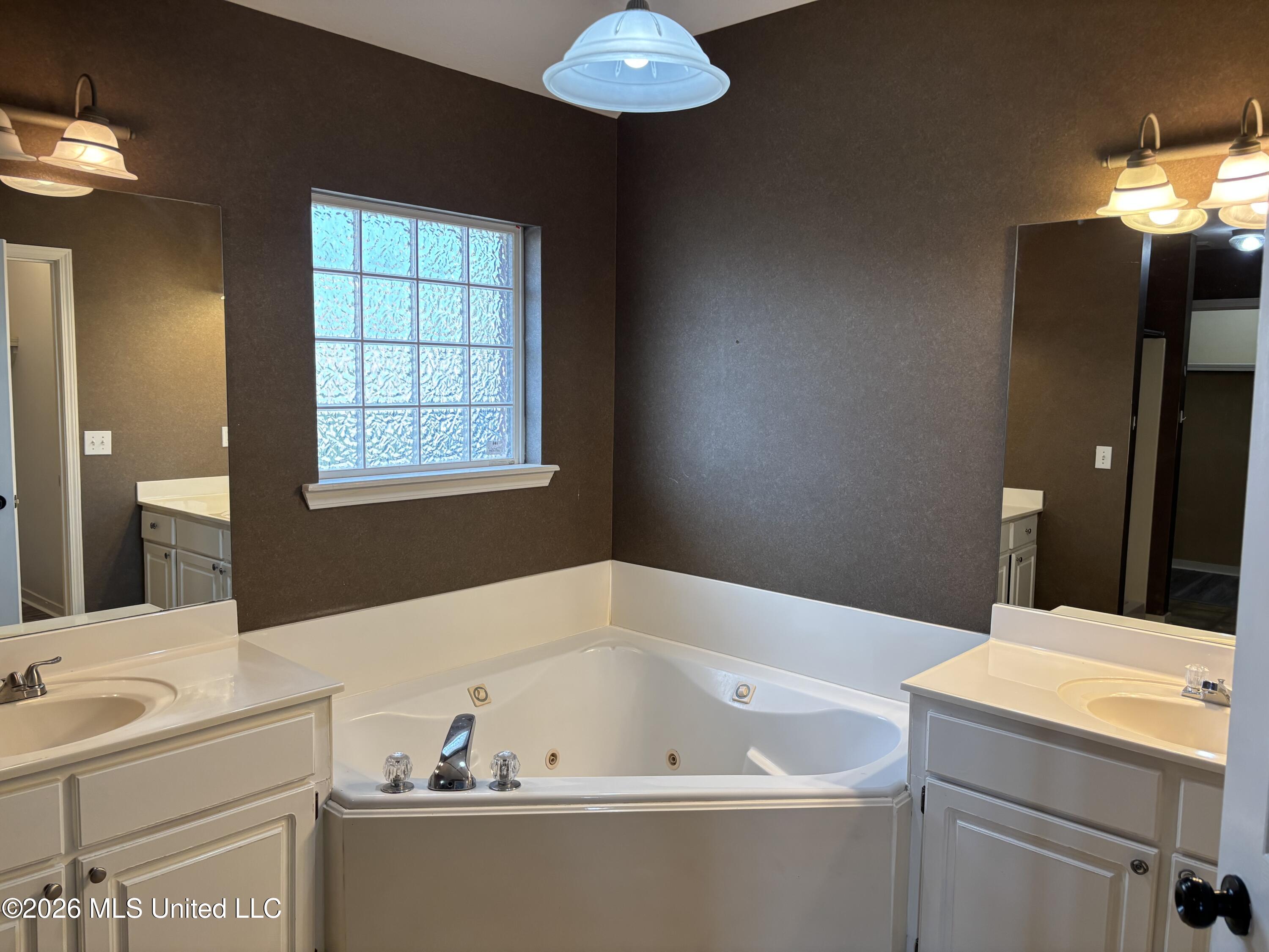 9927 Crooked Creek Circle Property Photo 10