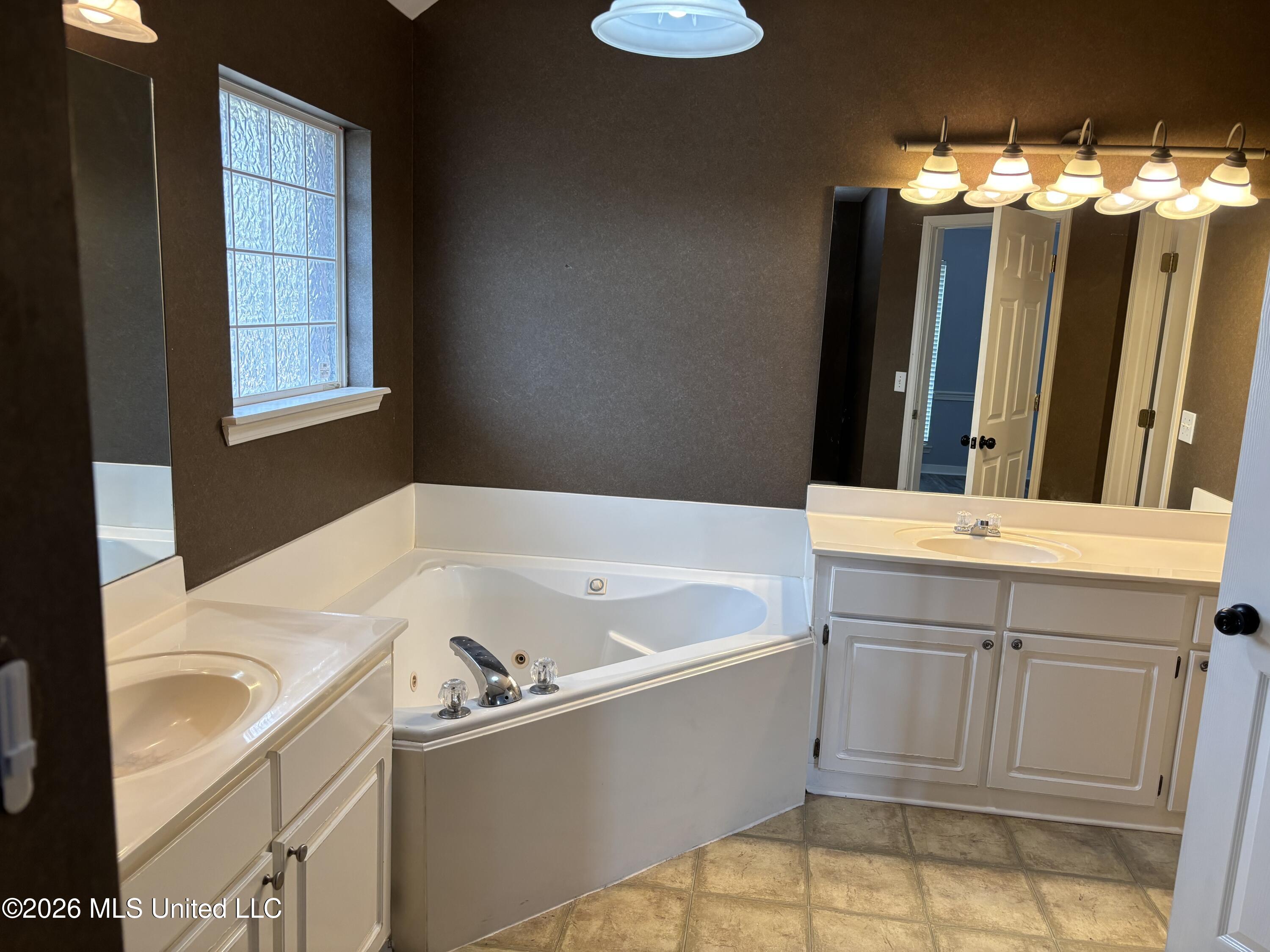 9927 Crooked Creek Circle Property Photo 12
