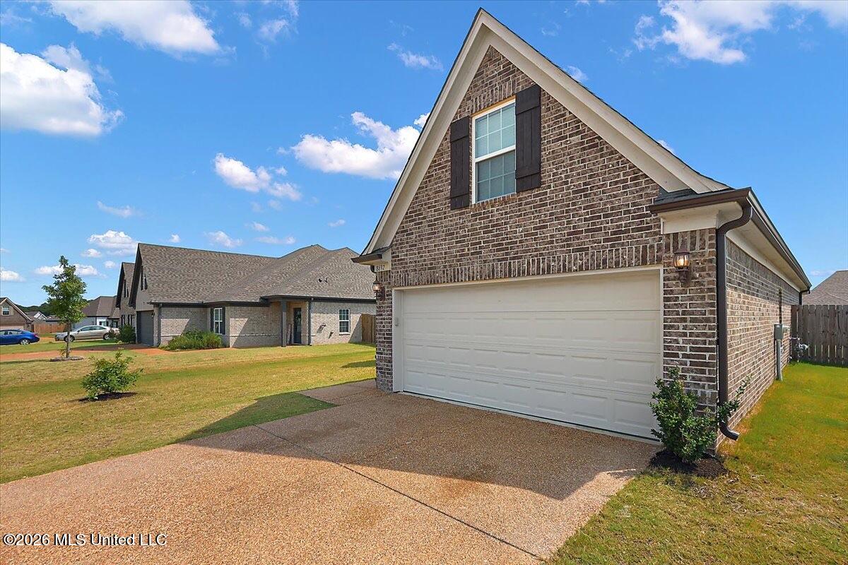 8692 Hayes Drive Property Photo 3