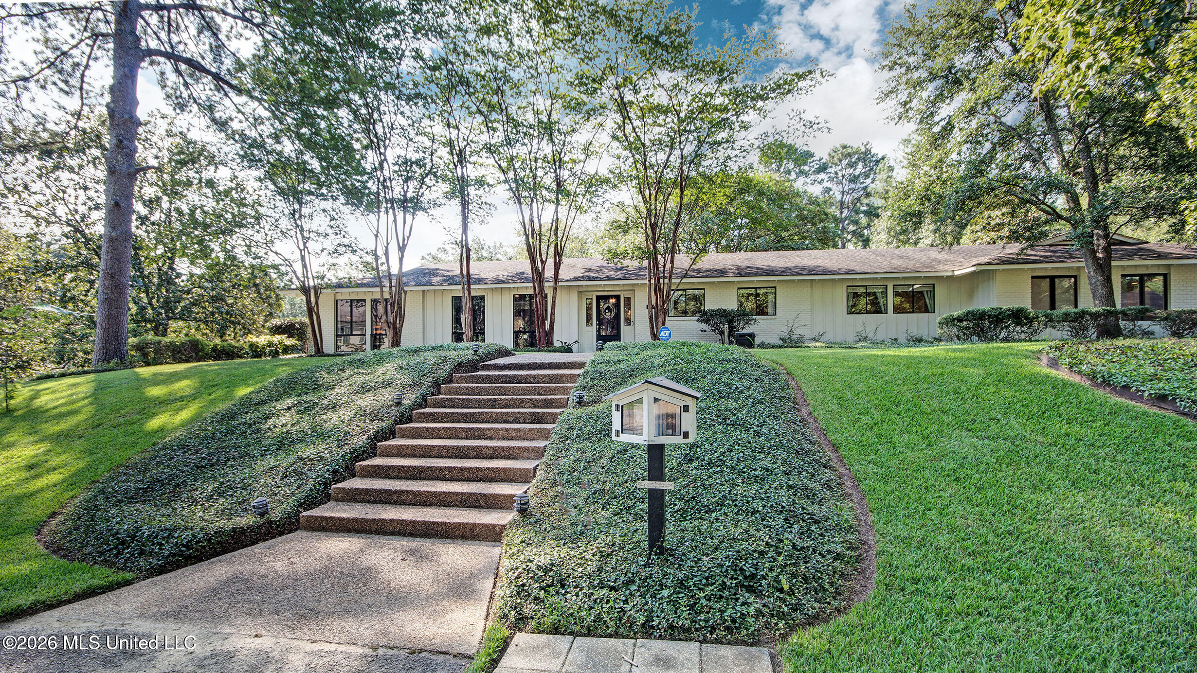 1955 Douglass Drive Property Photo 2