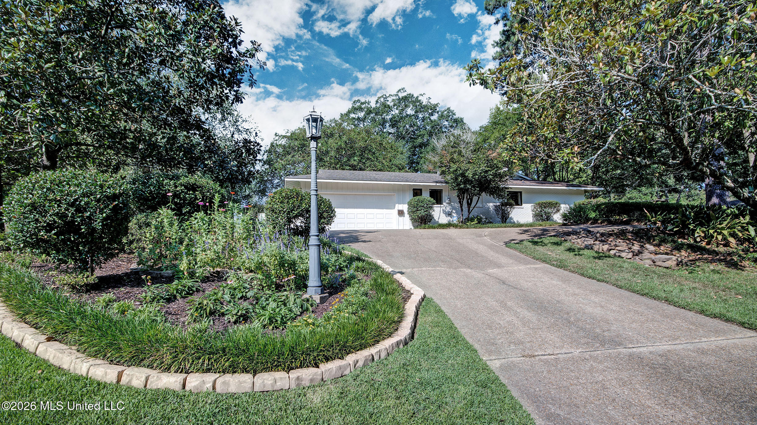 1955 Douglass Drive Property Photo 3