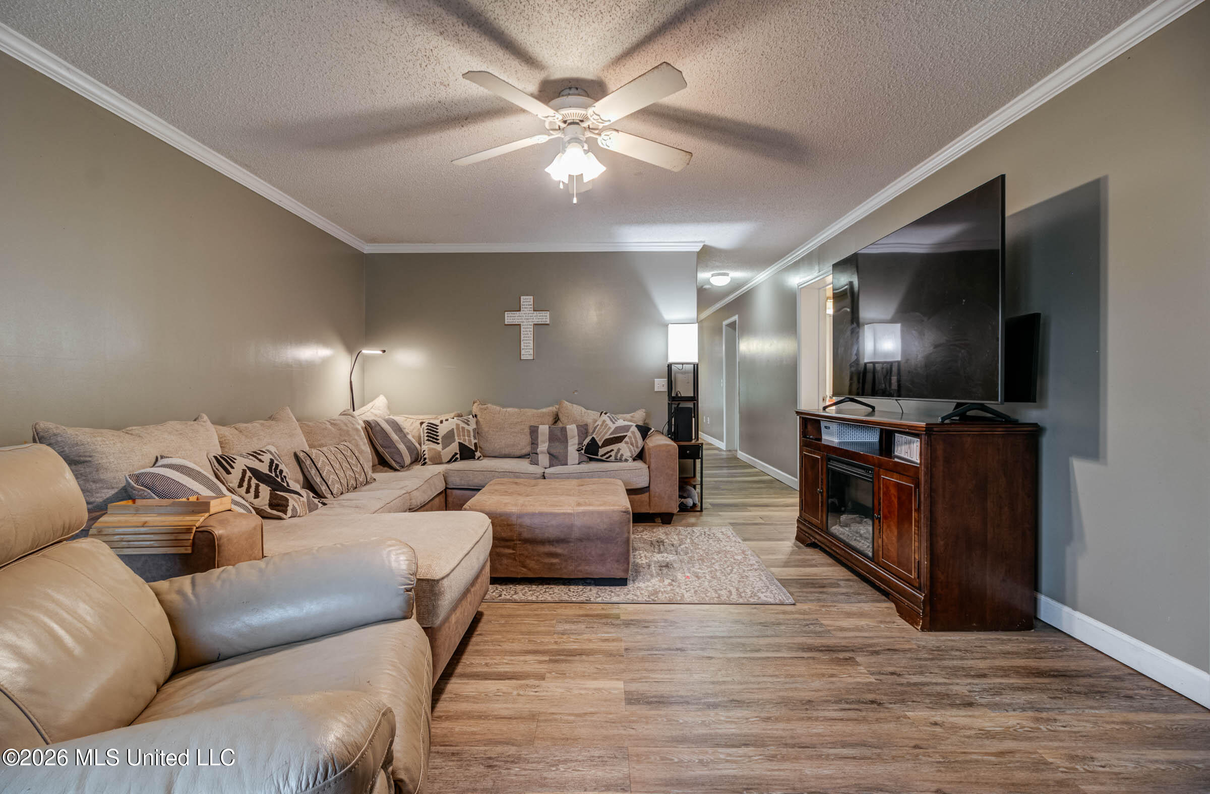 19116 Crestwick Street Property Photo 4