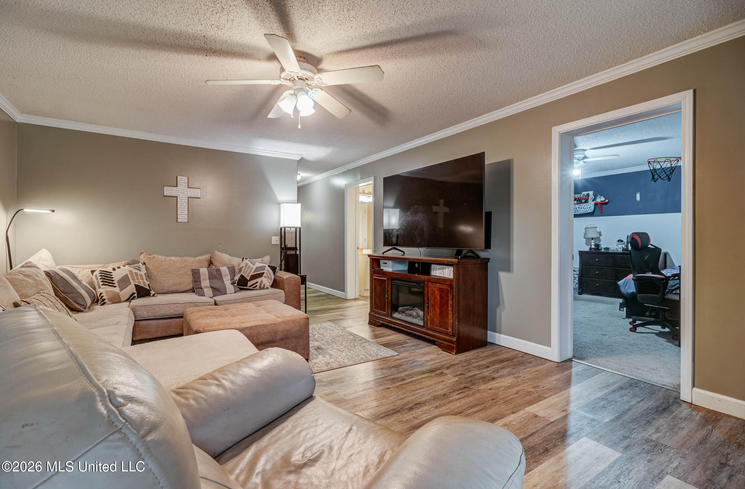 19116 Crestwick Street Property Photo 5
