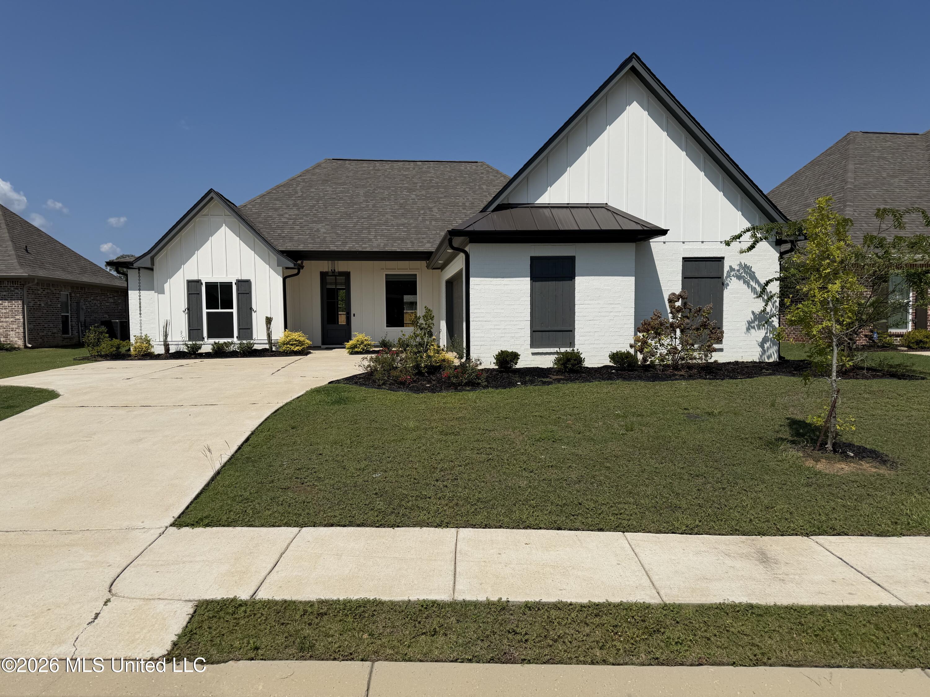 303 Tremont Drive Property Photo 2