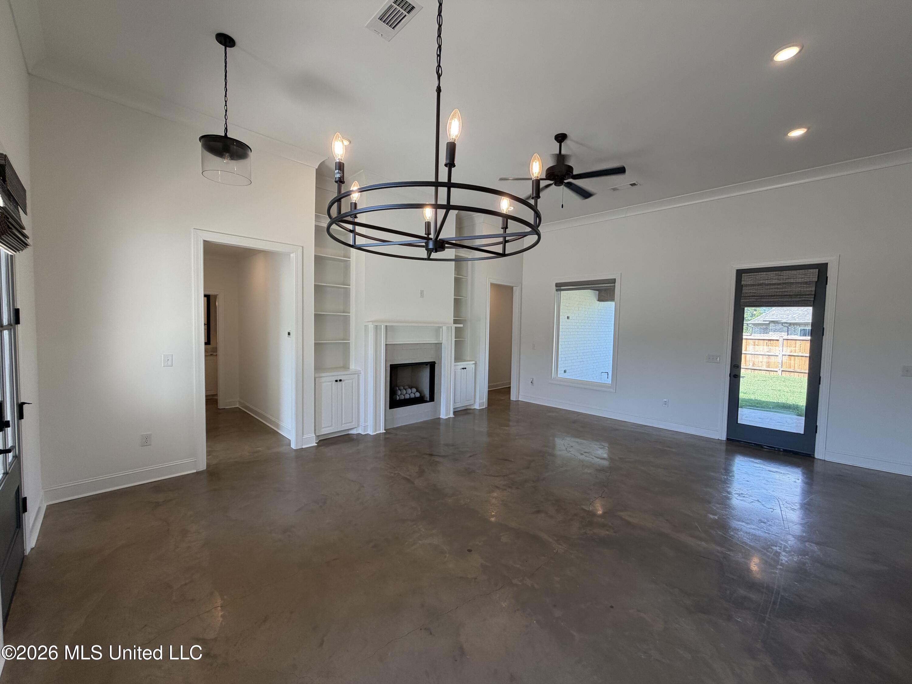 303 Tremont Drive Property Photo 7