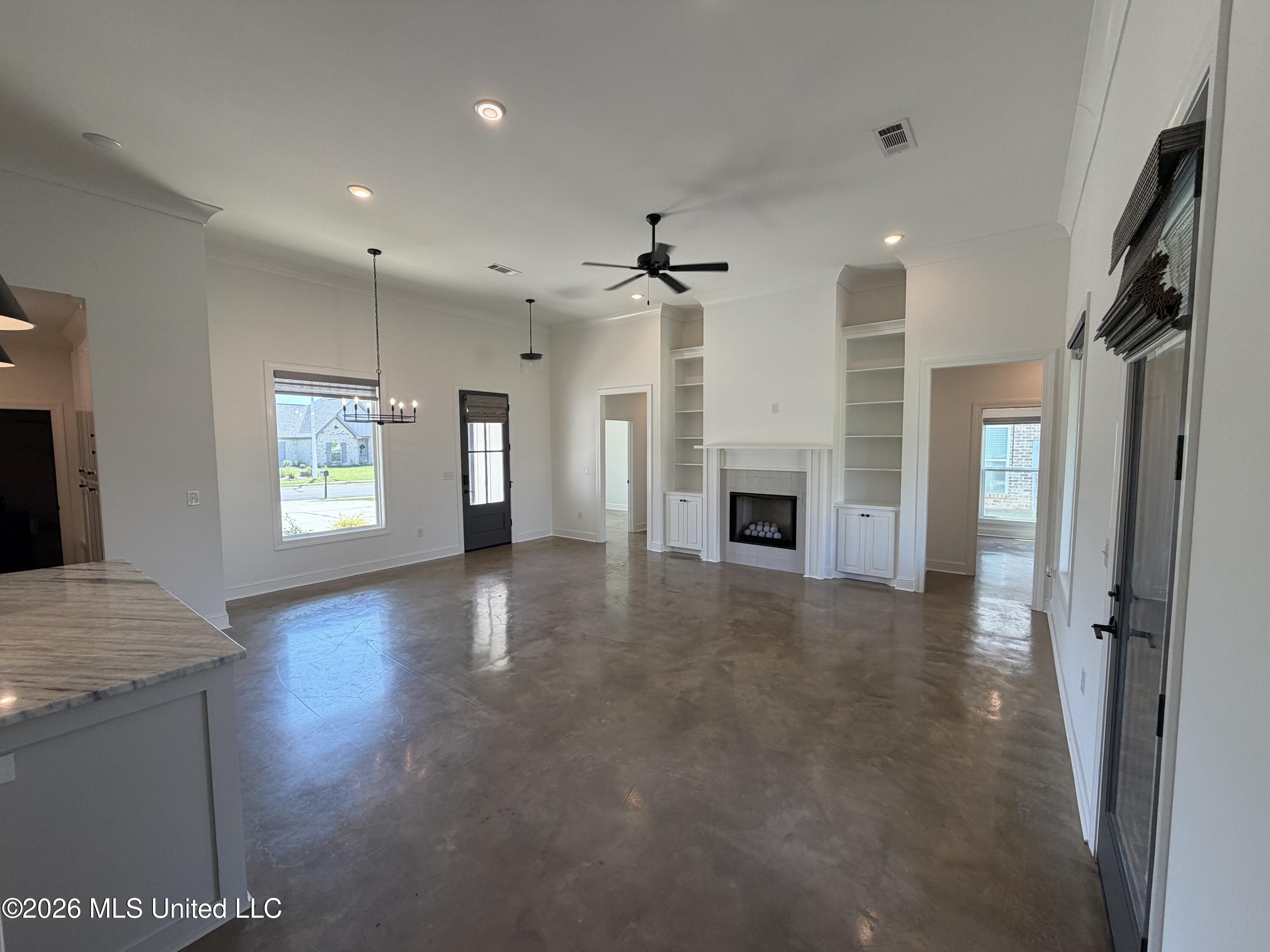 303 Tremont Drive Property Photo 9