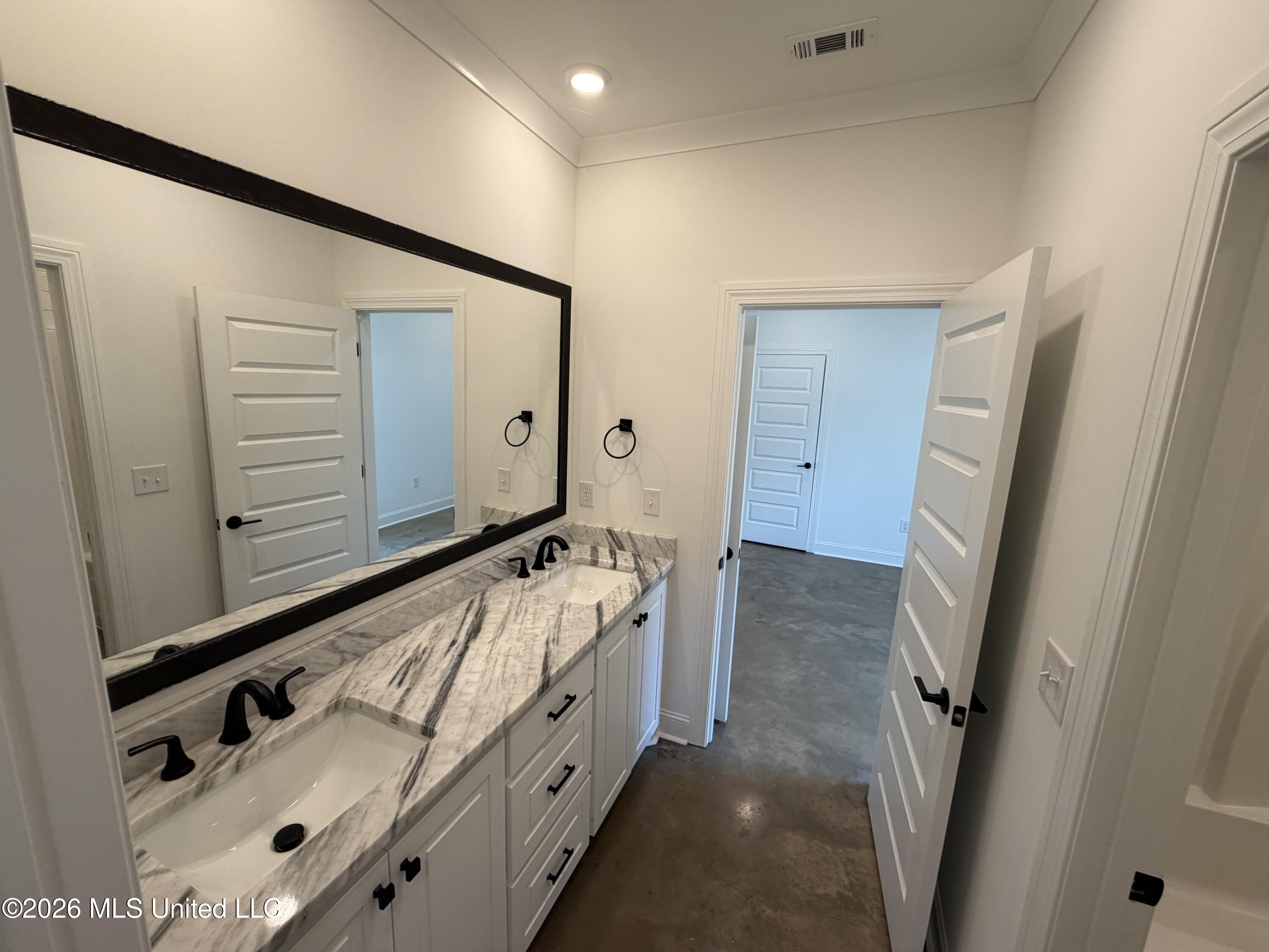 303 Tremont Drive Property Photo 19