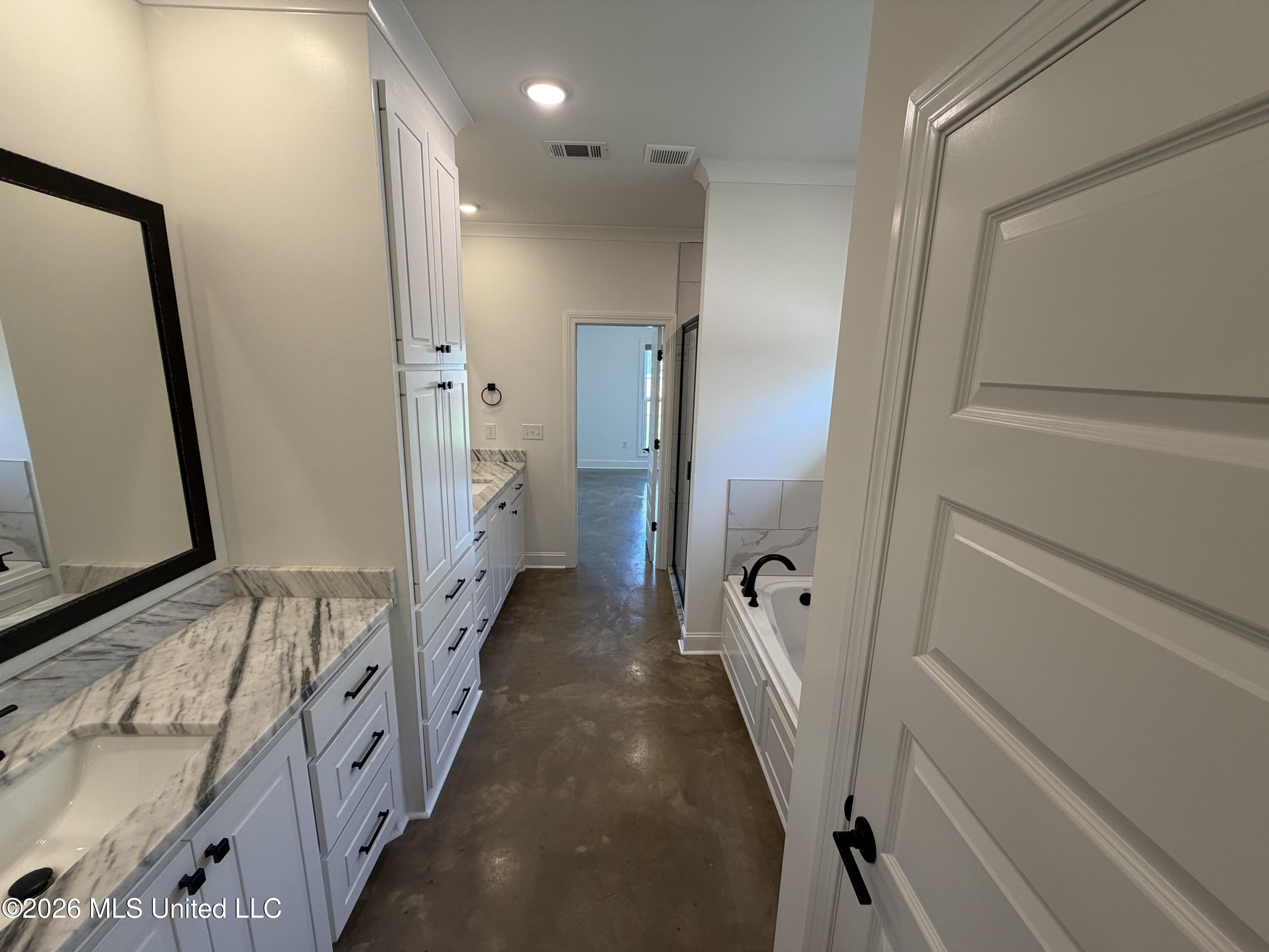 303 Tremont Drive Property Photo 24