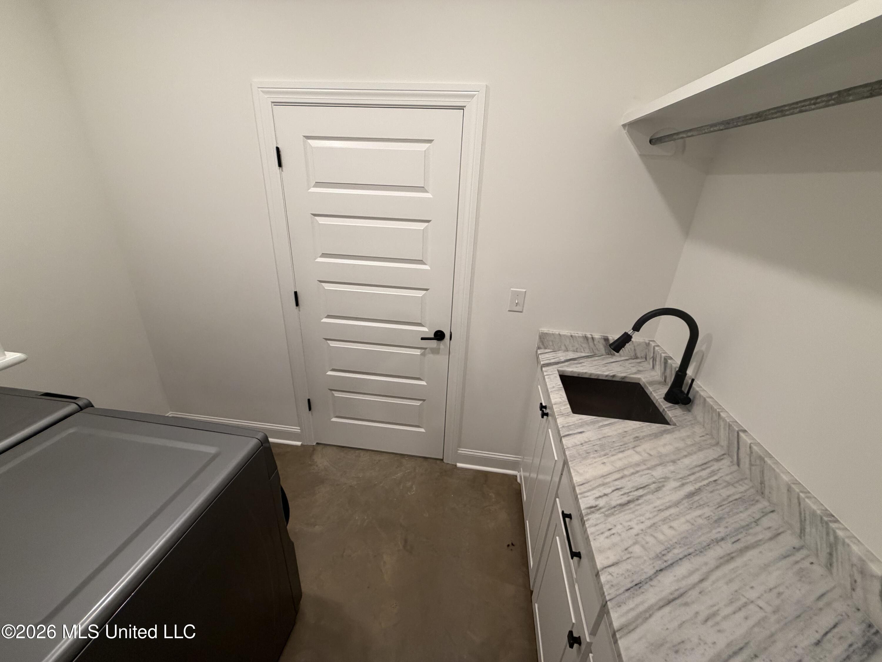 303 Tremont Drive Property Photo 26