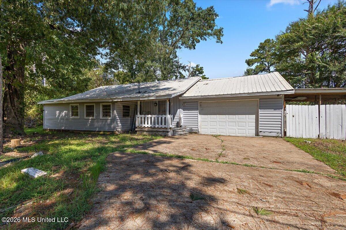 1446 Lakeview Avenue Property Photo 3