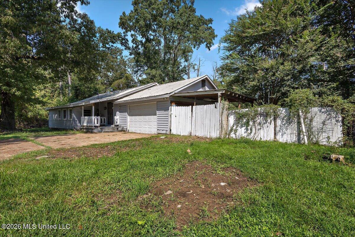 1446 Lakeview Avenue Property Photo 4