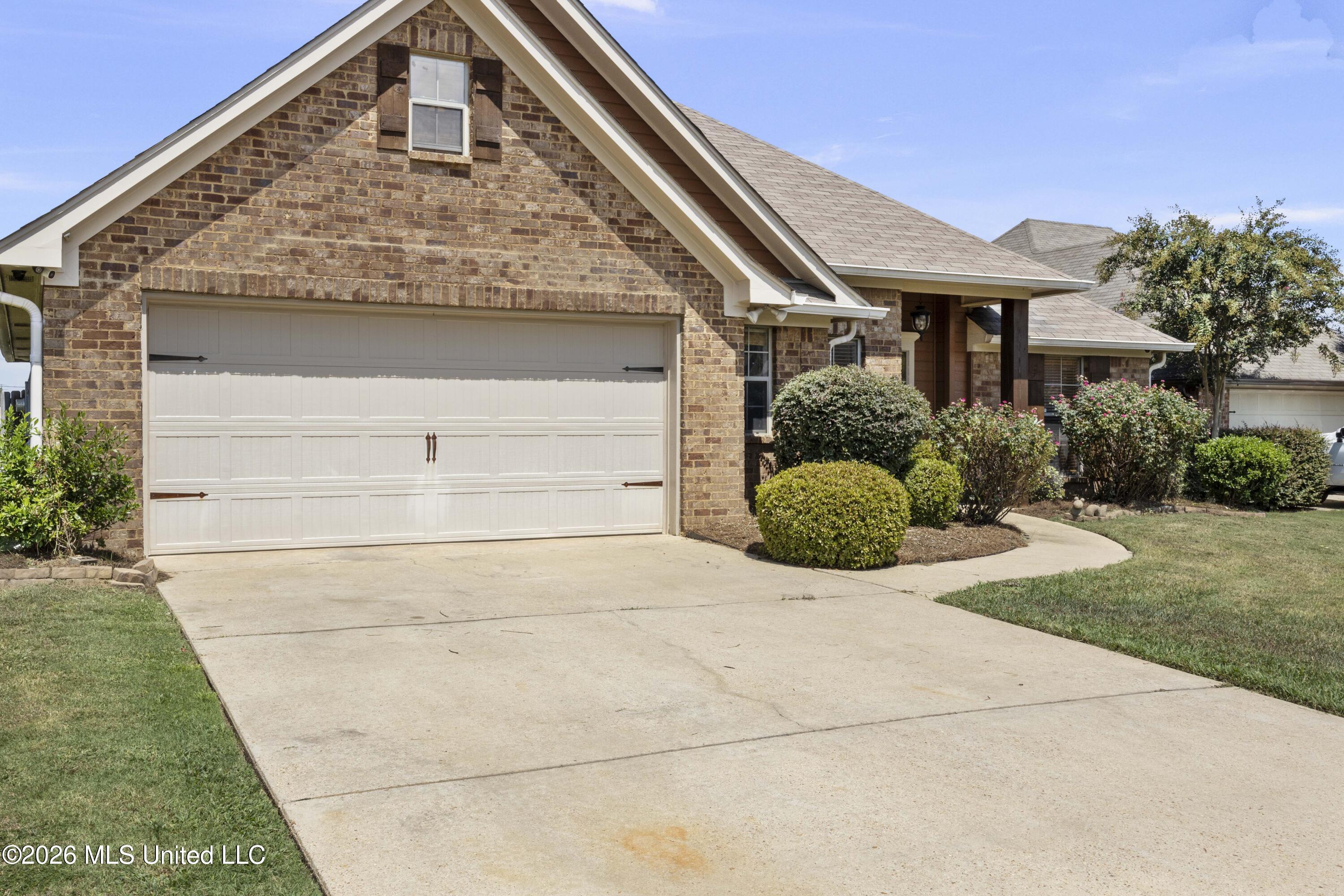 376 Austin Circle Property Photo 2