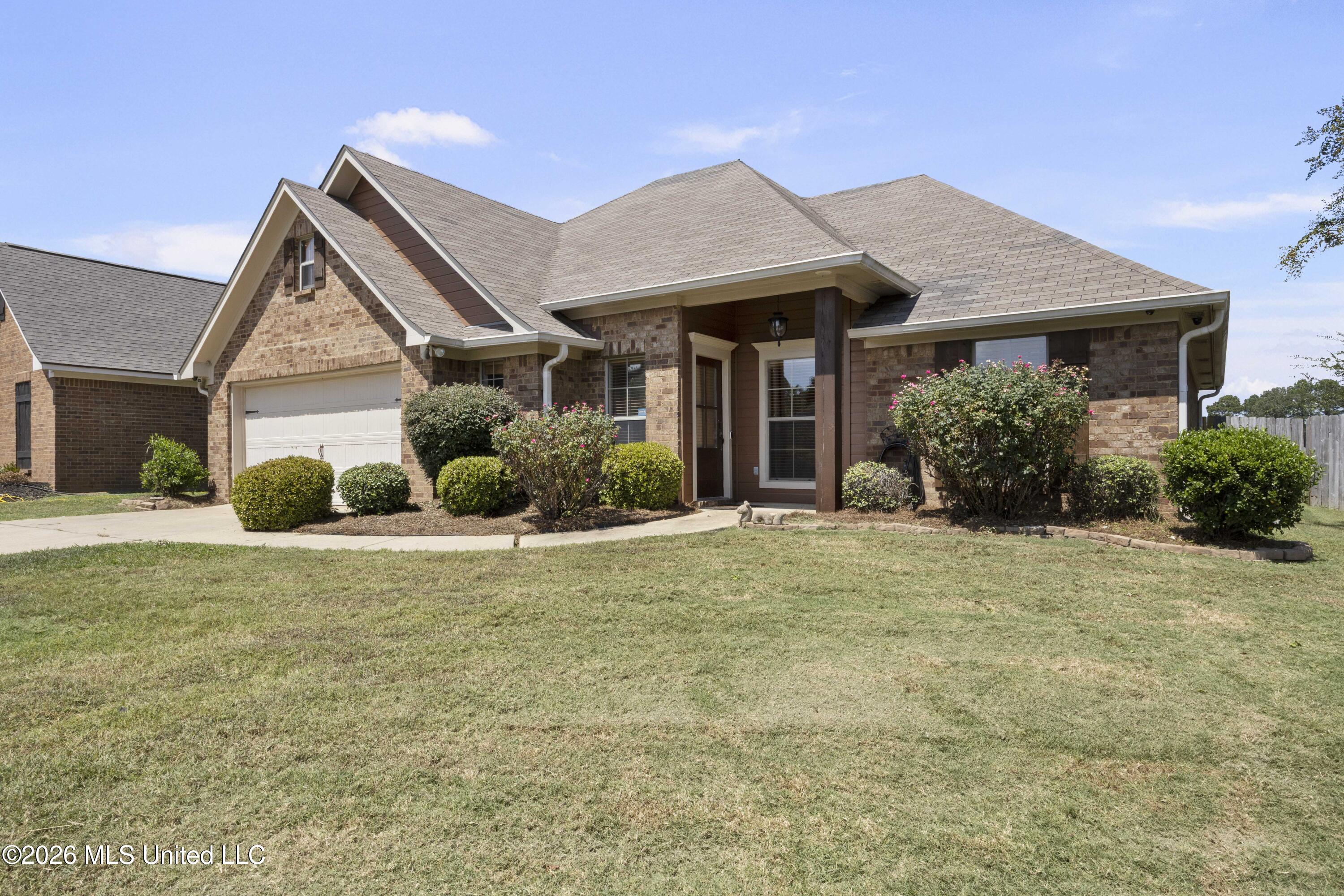 376 Austin Circle Property Photo 3