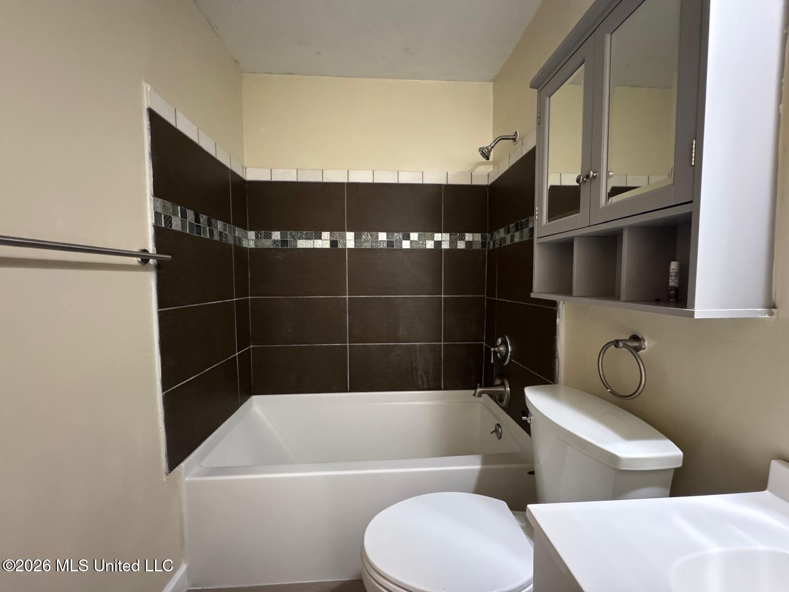 1598 Lisa Drive Property Photo 4