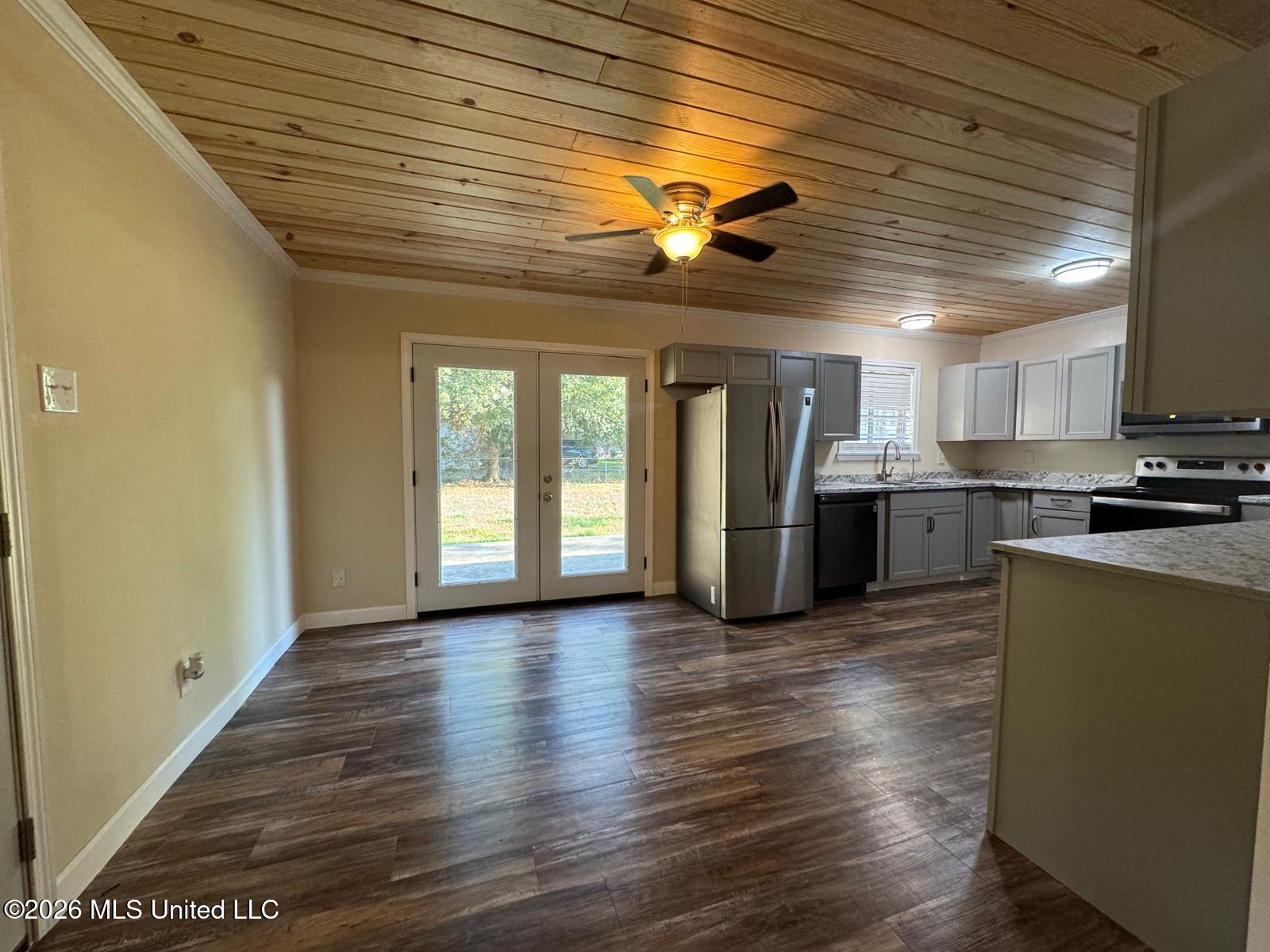 1598 Lisa Drive Property Photo 9