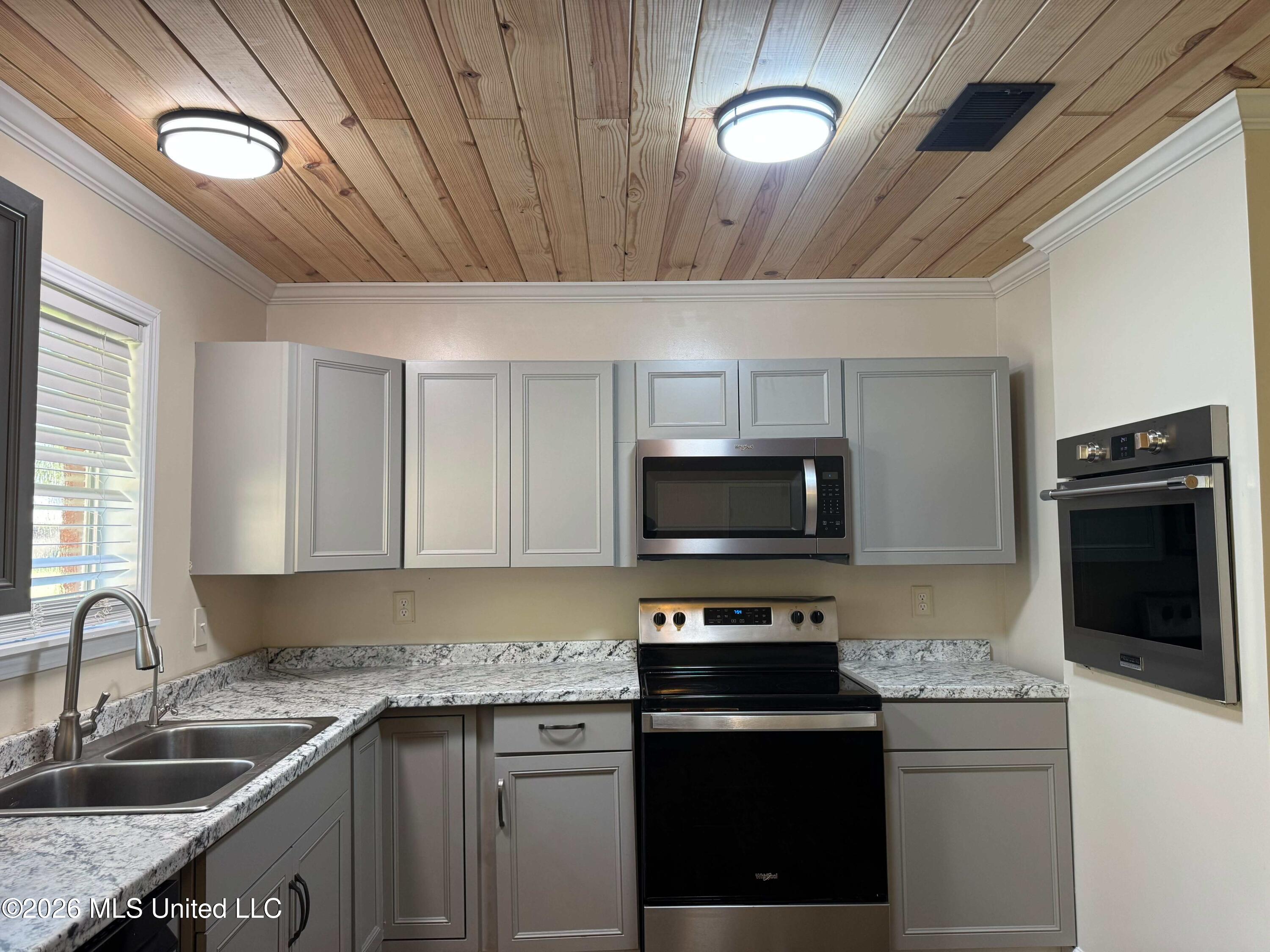 1598 Lisa Drive Property Photo 11