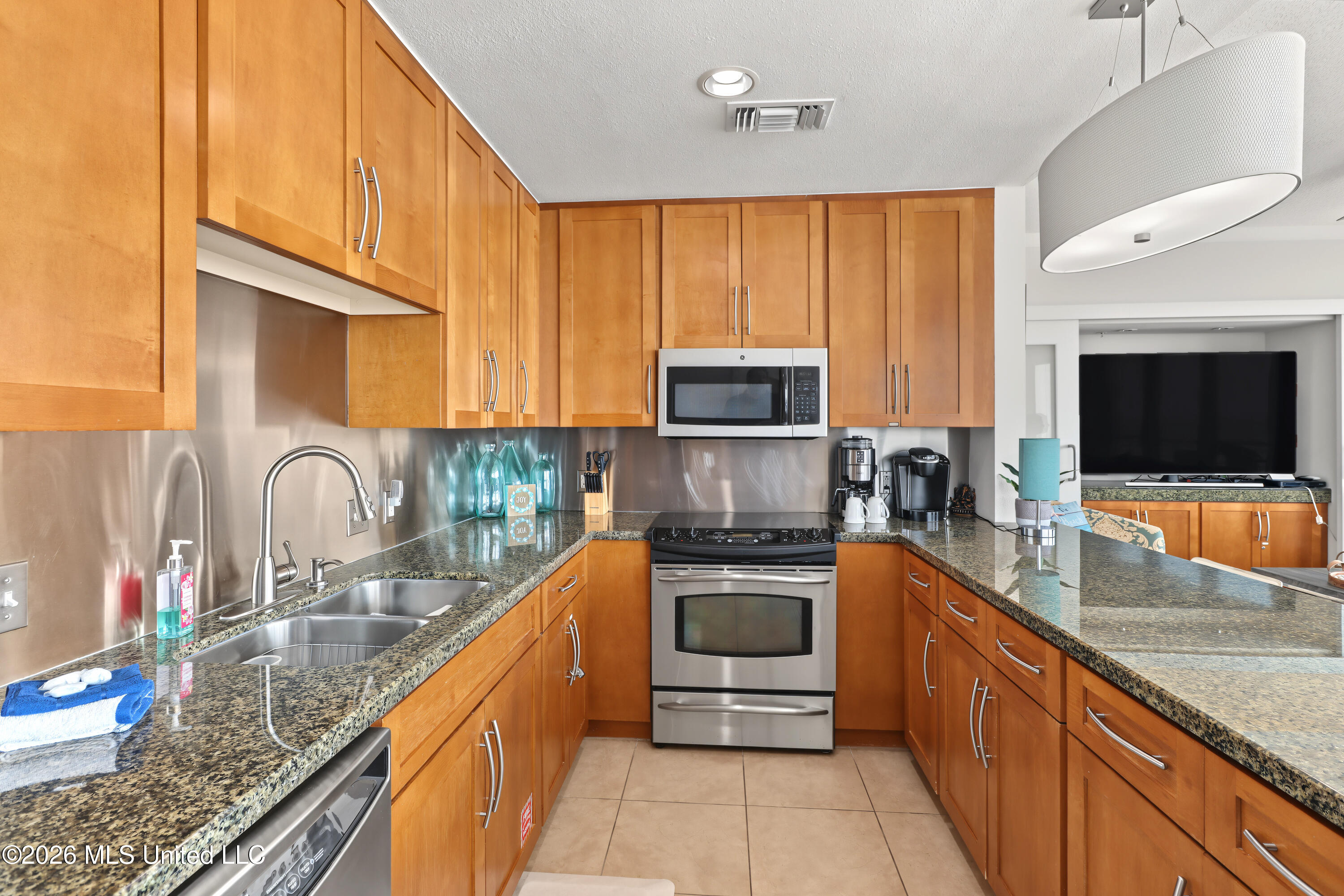 2060 Beach Boulevard Property Photo 12