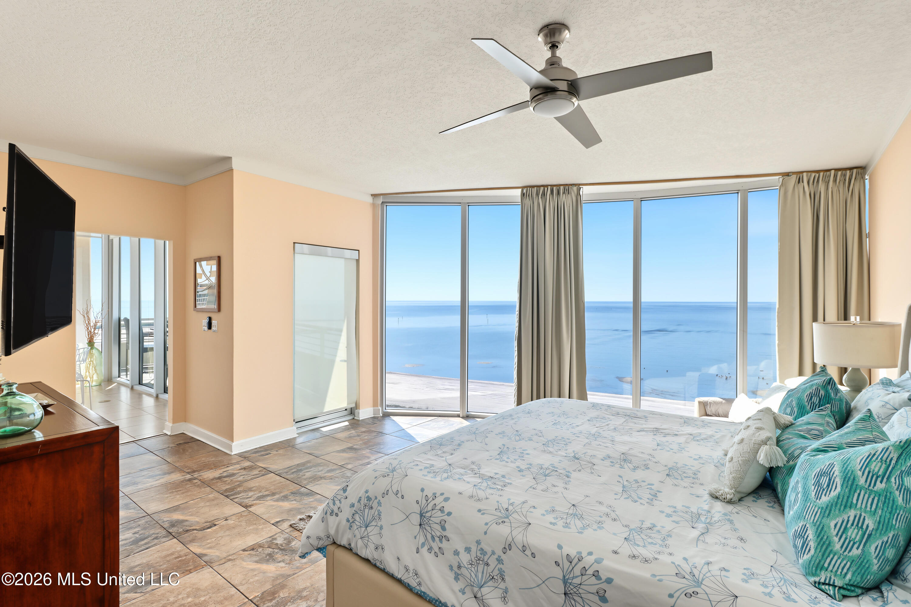 2060 Beach Boulevard Property Photo 15