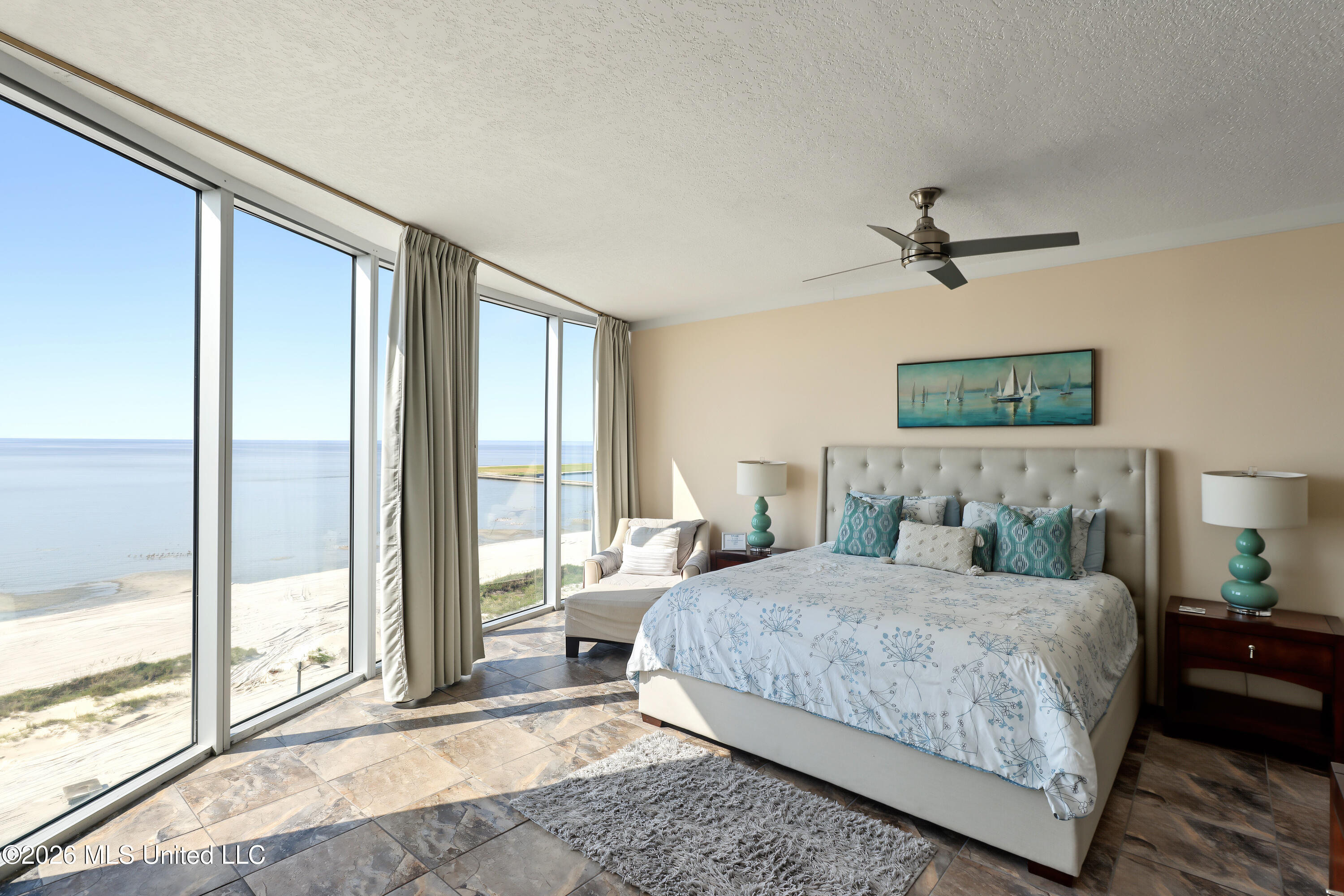 2060 Beach Boulevard Property Photo 16