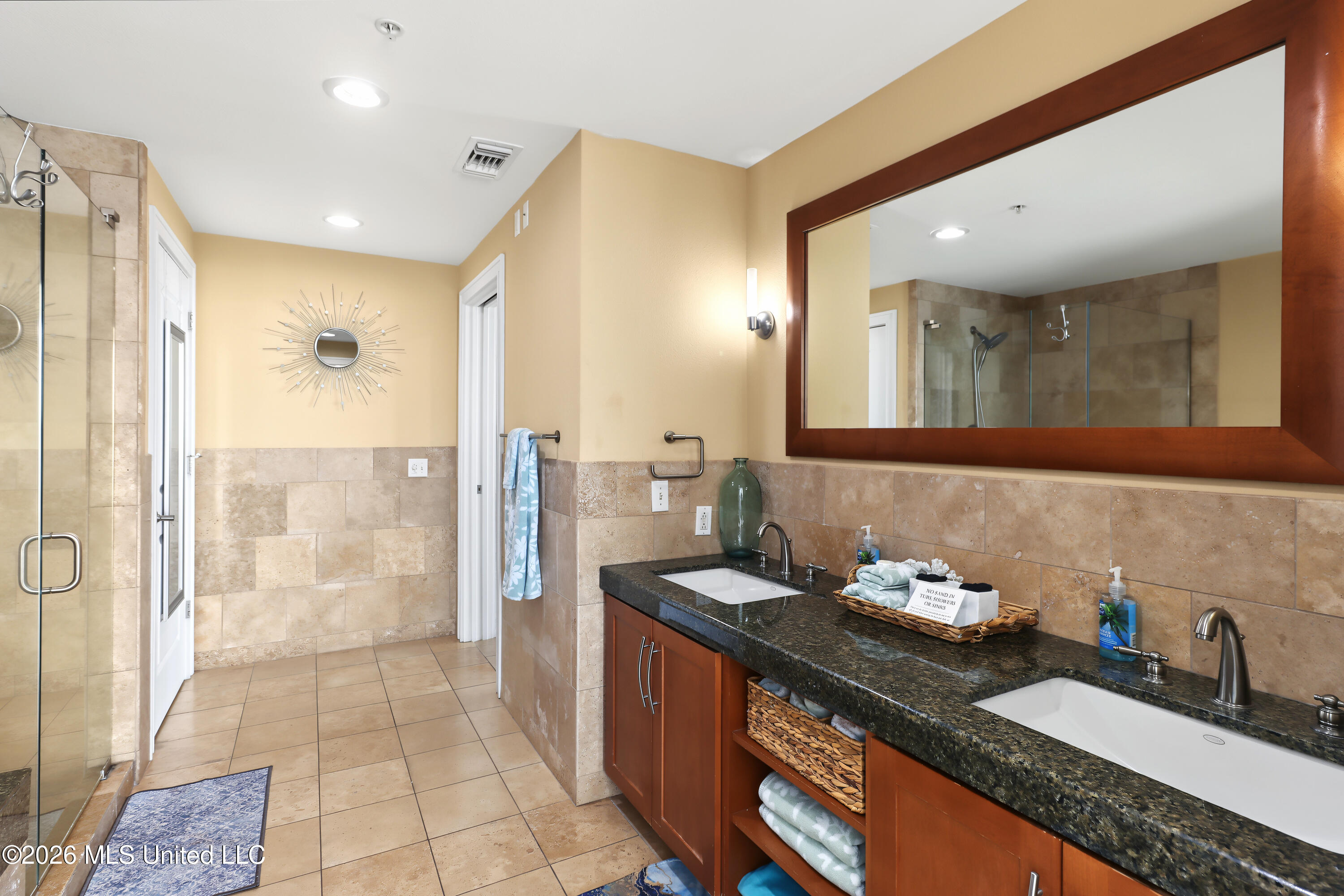 2060 Beach Boulevard Property Photo 17