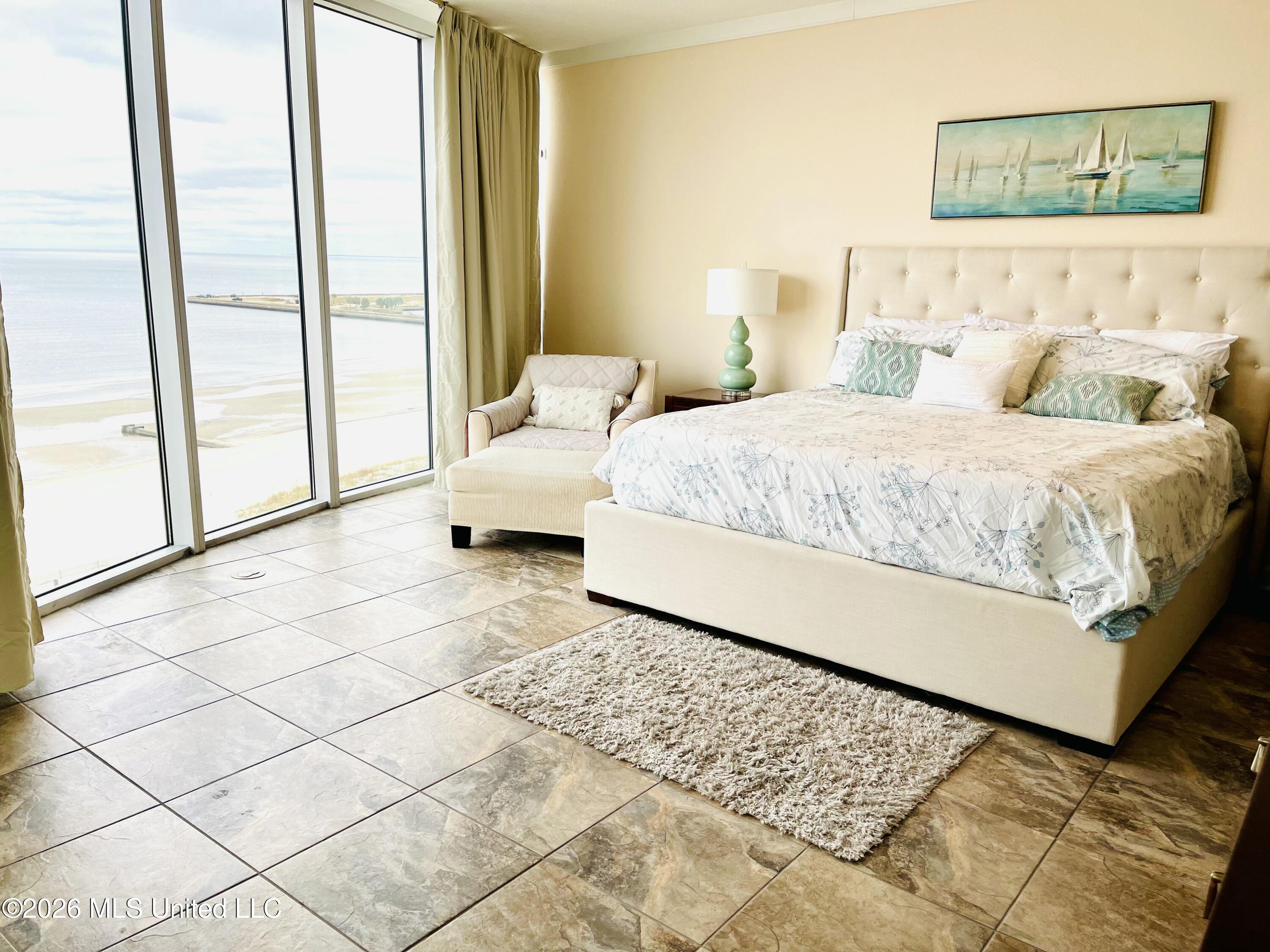 2060 Beach Boulevard Property Photo 21