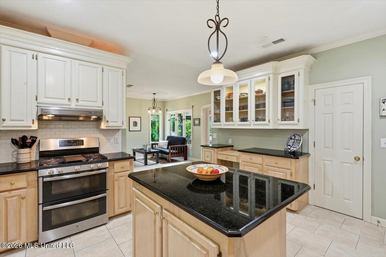 211 Winsmere Way Property Photo 9