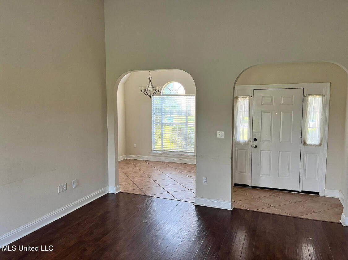 2917 Village Circle Property Photo 5