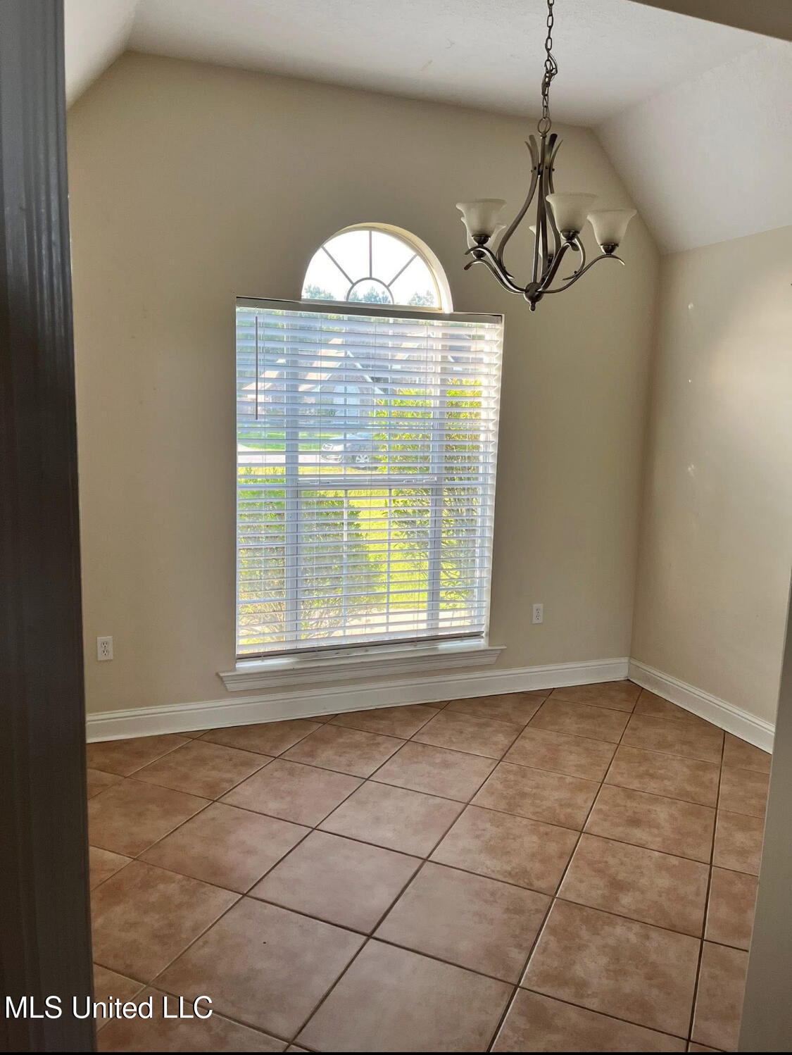 2917 Village Circle Property Photo 7