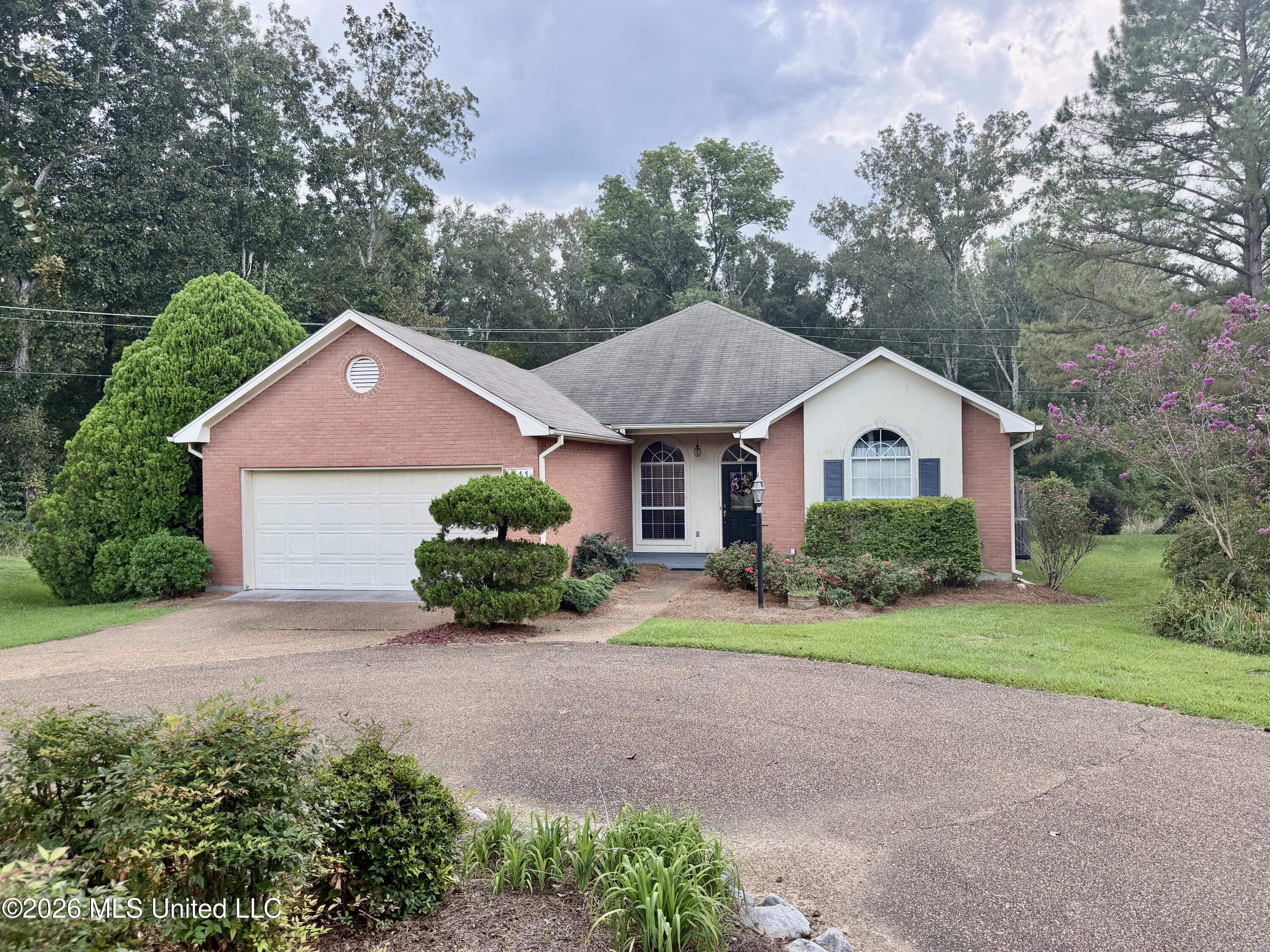211 S Twin Lakes Property Photo 1