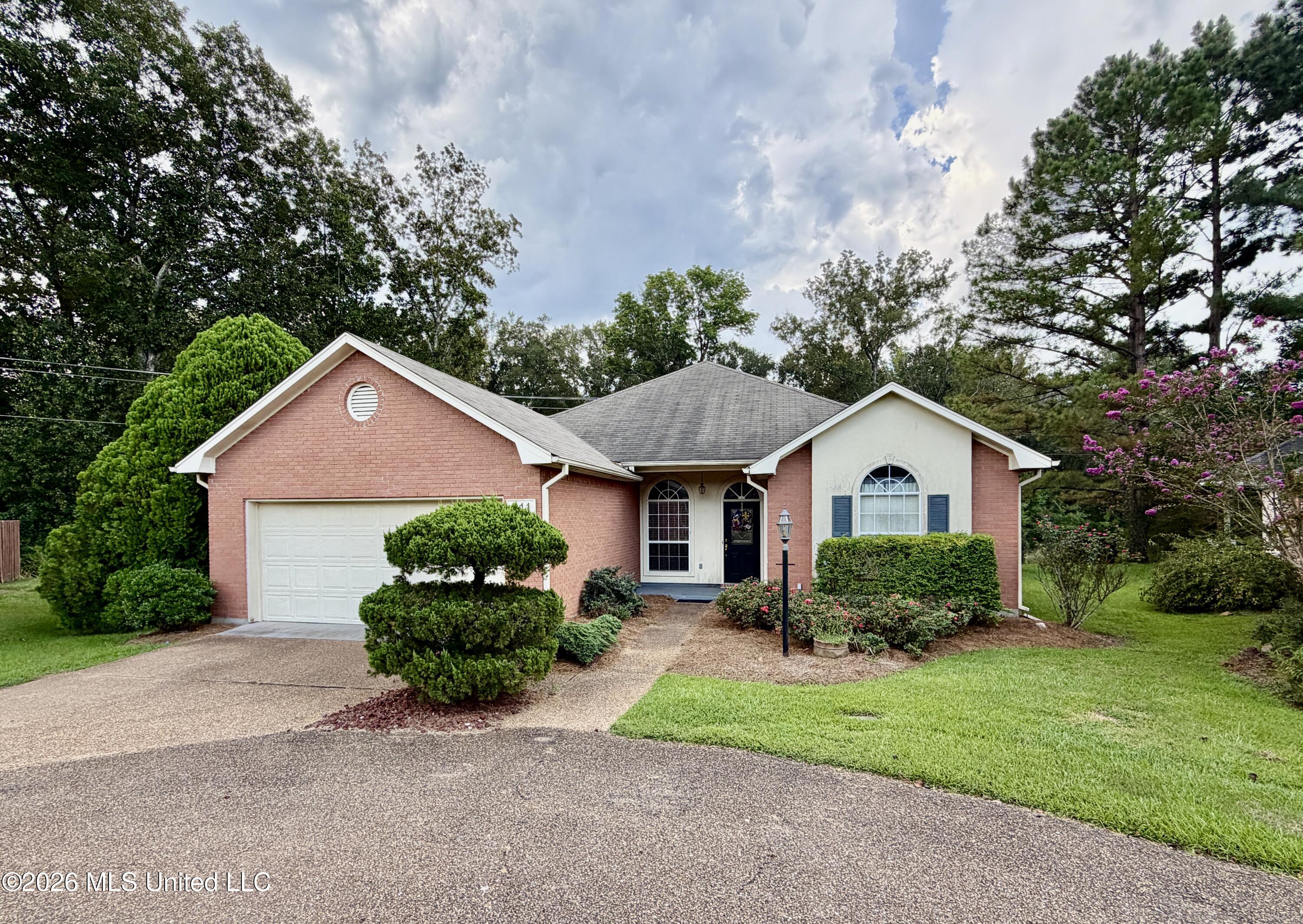 211 S Twin Lakes Property Photo 2