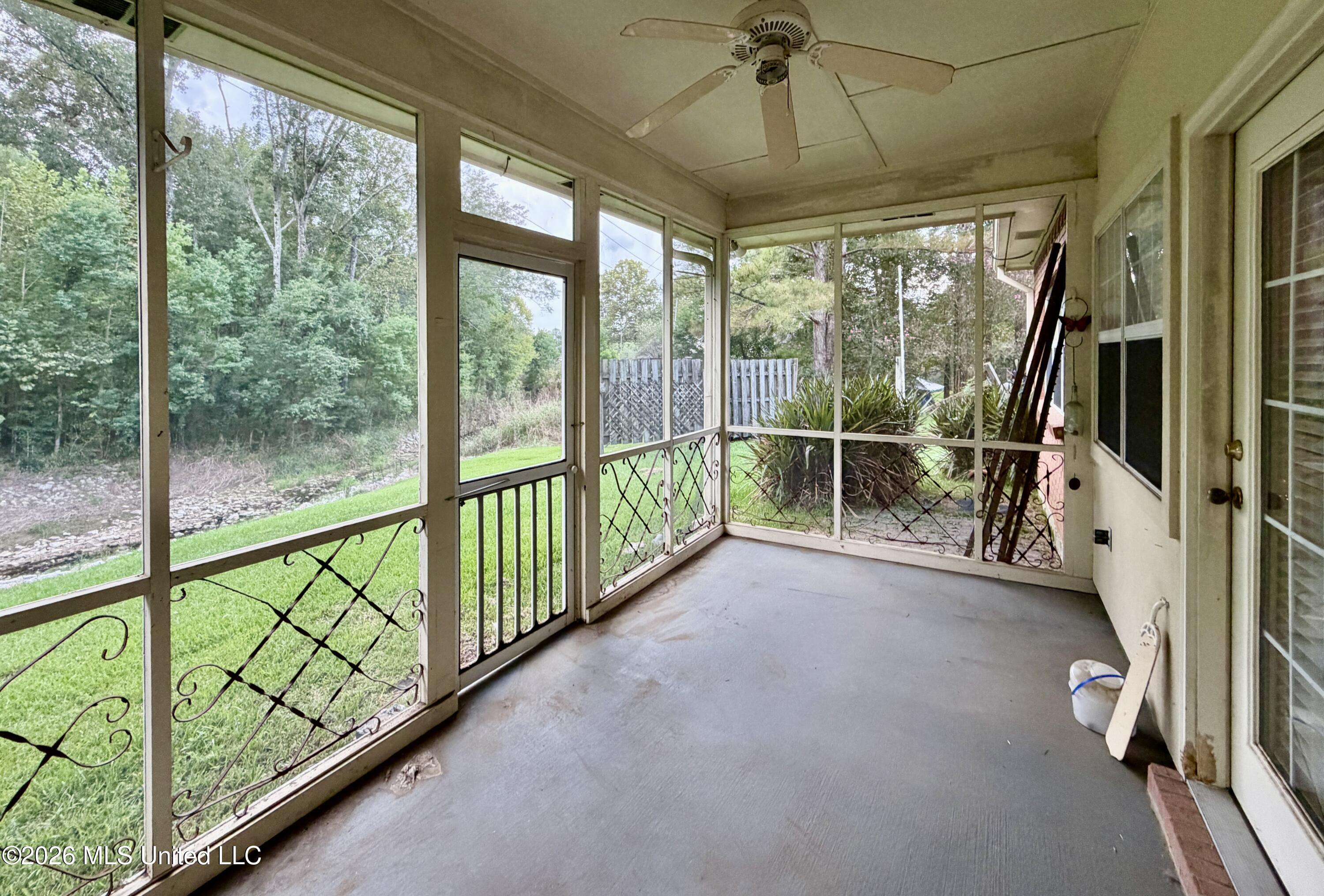 211 S Twin Lakes Property Photo 4