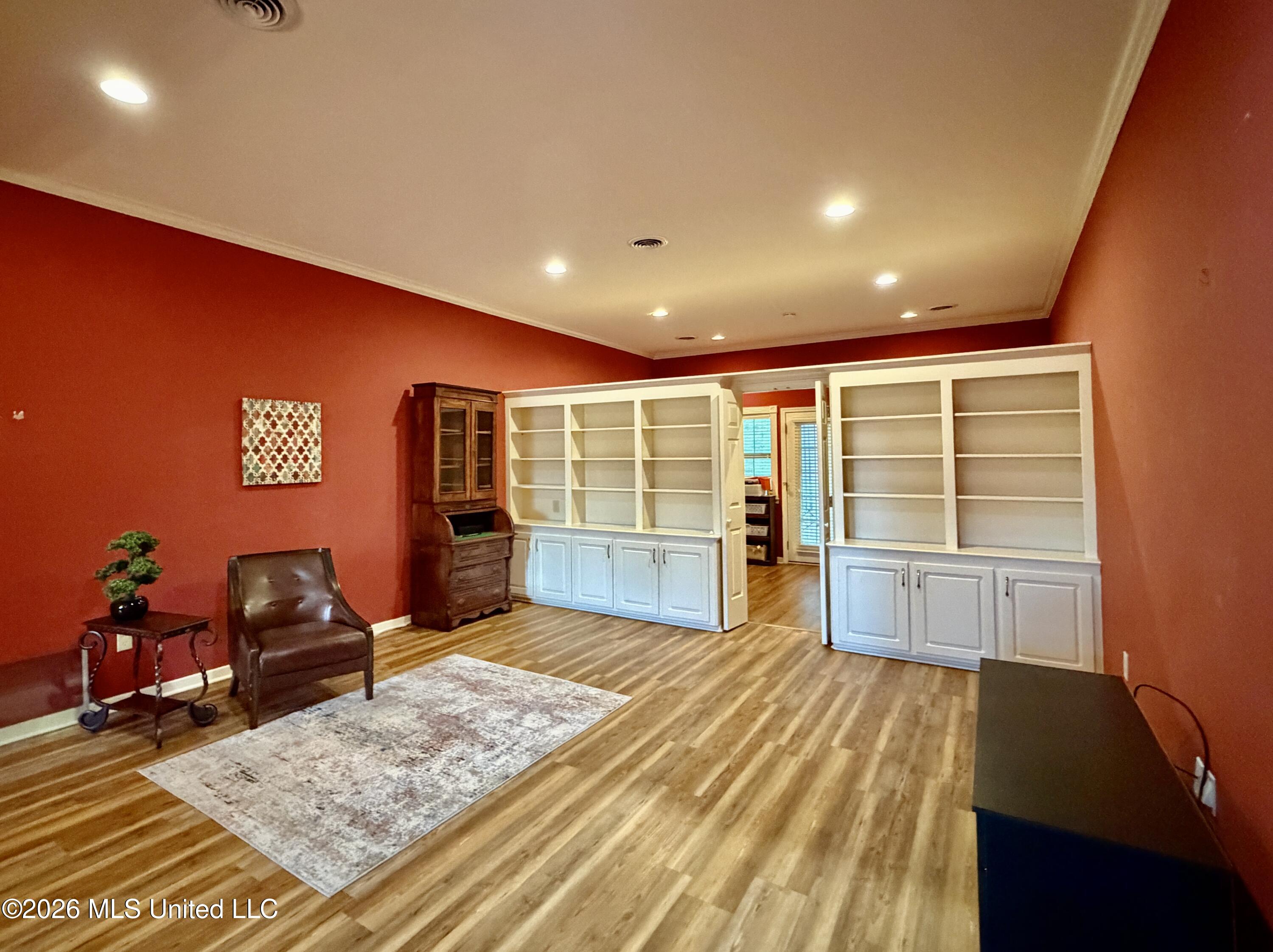 211 S Twin Lakes Property Photo 9