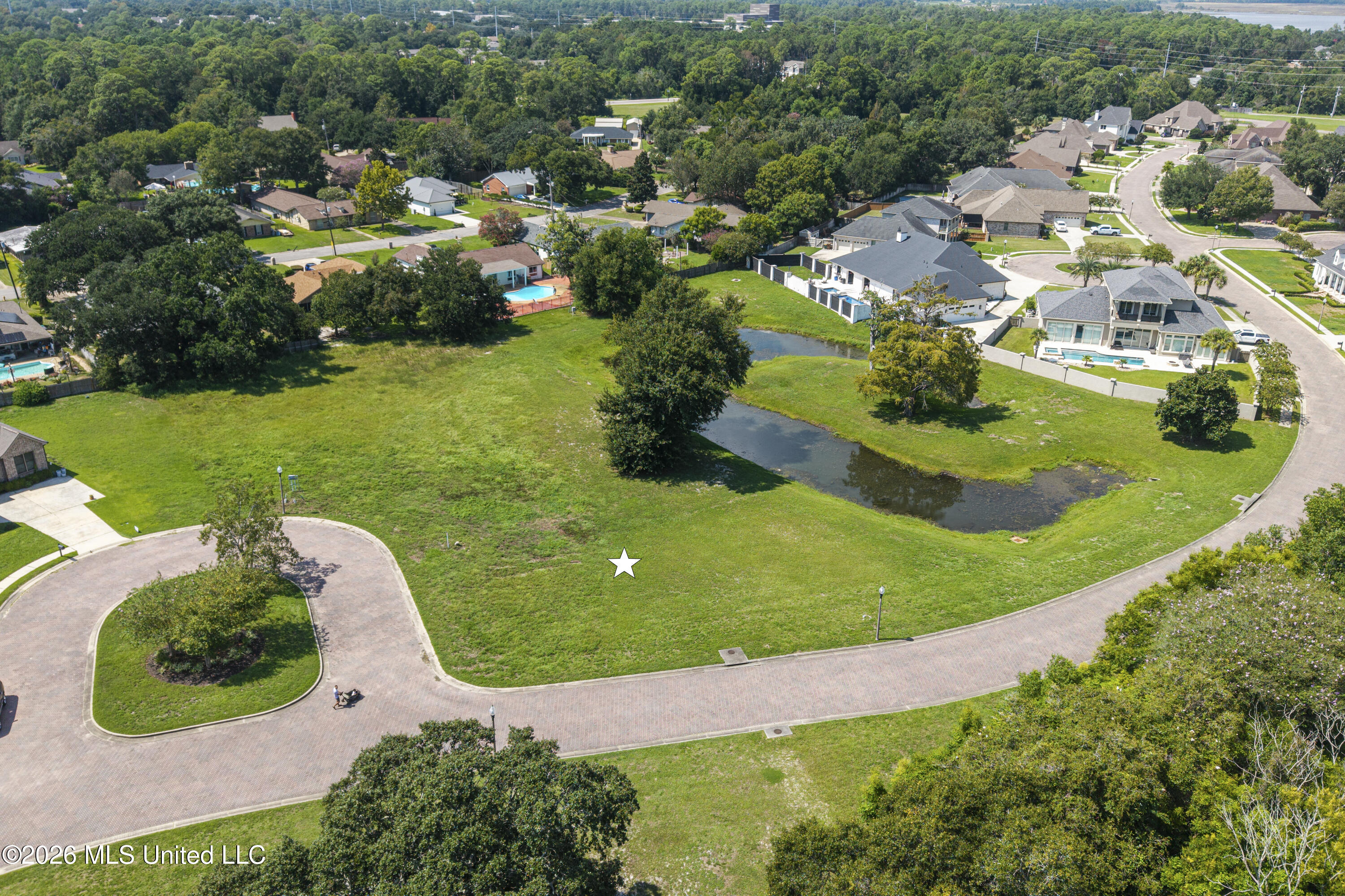 327 Goose Pointe Boulevard Property Photo 1