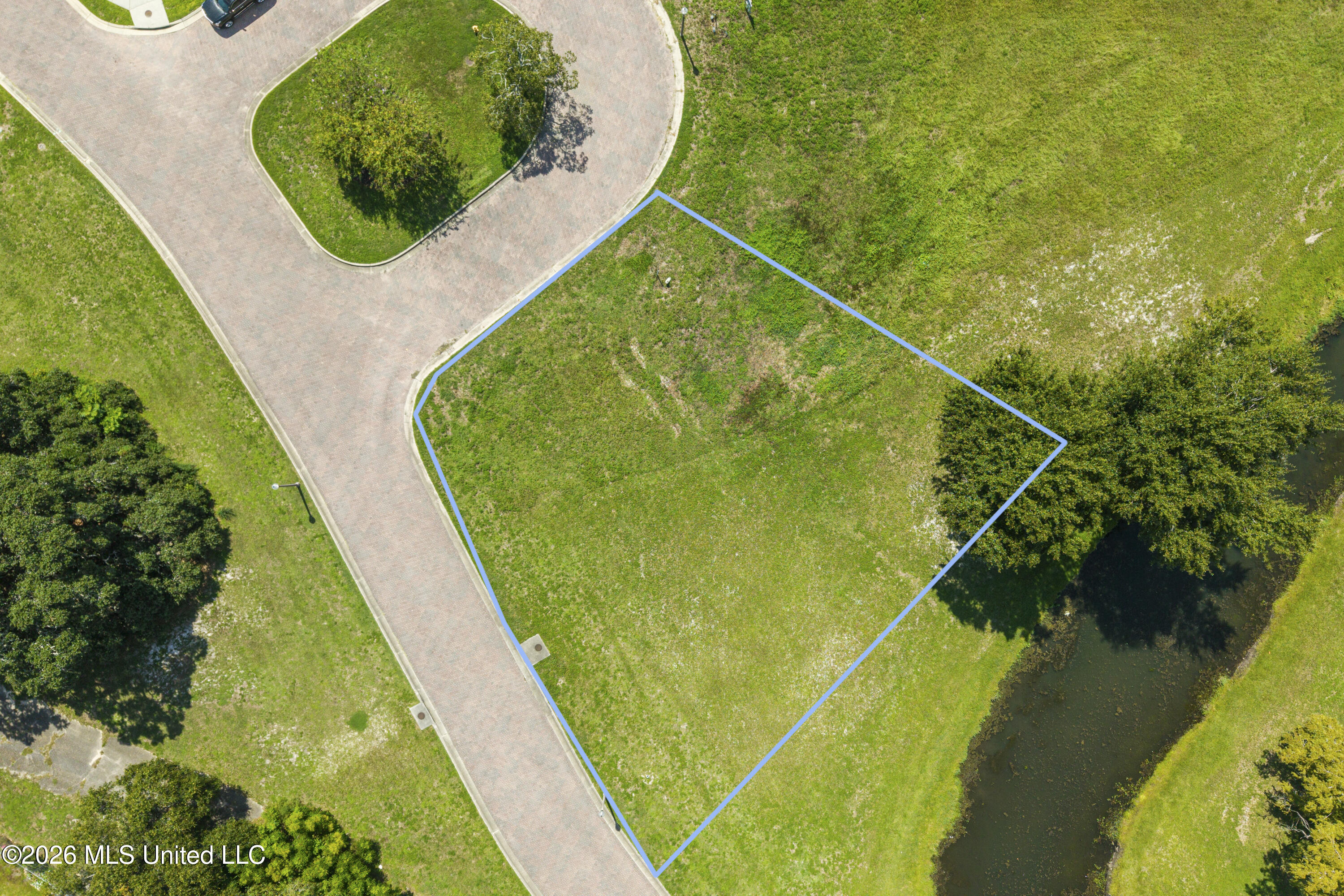327 Goose Pointe Boulevard Property Photo 2