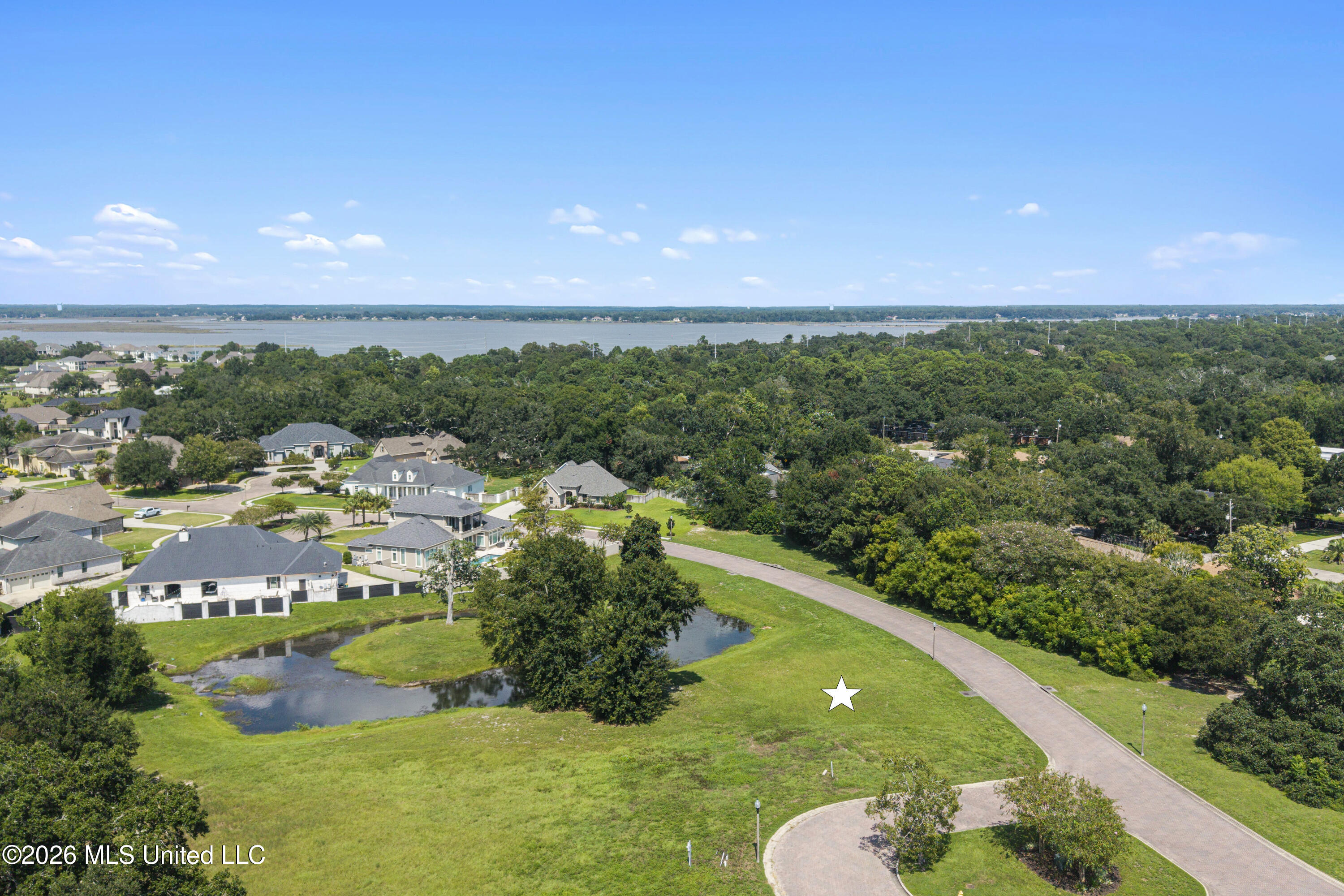 327 Goose Pointe Boulevard Property Photo 4