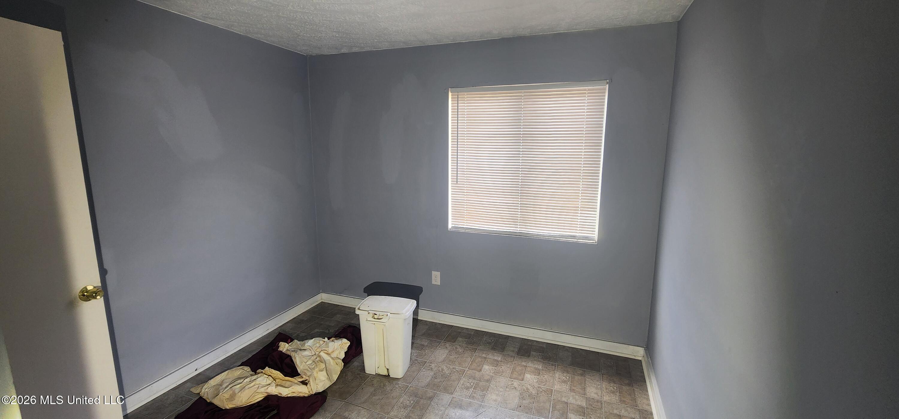 1100 Pine Tree Lane Property Photo 6