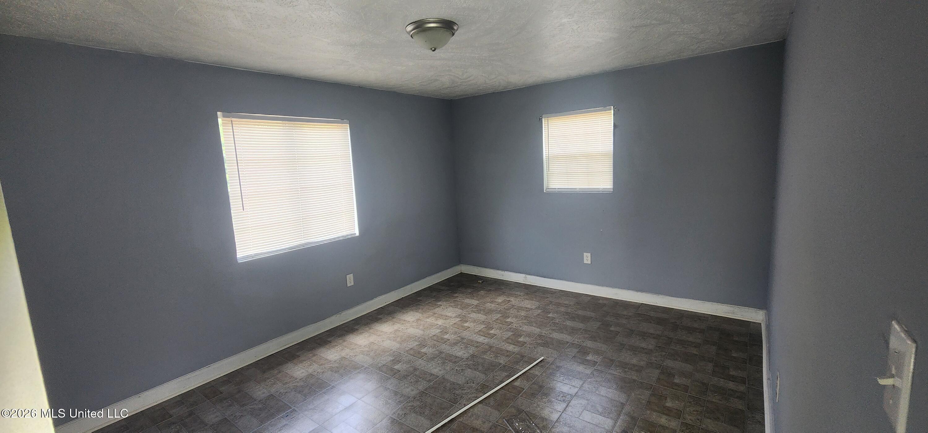 1100 Pine Tree Lane Property Photo 8