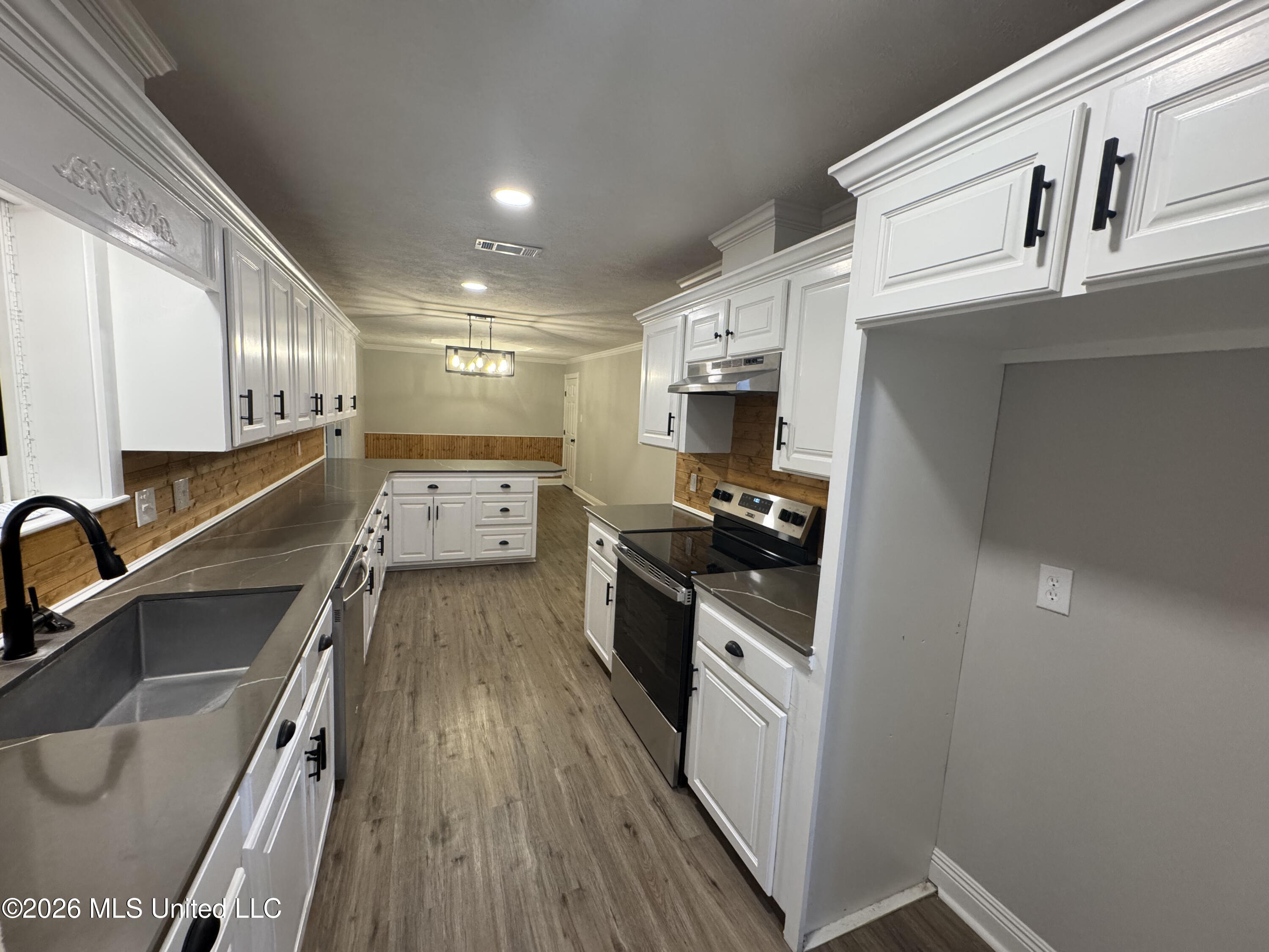 205 Avenue A Property Photo 5