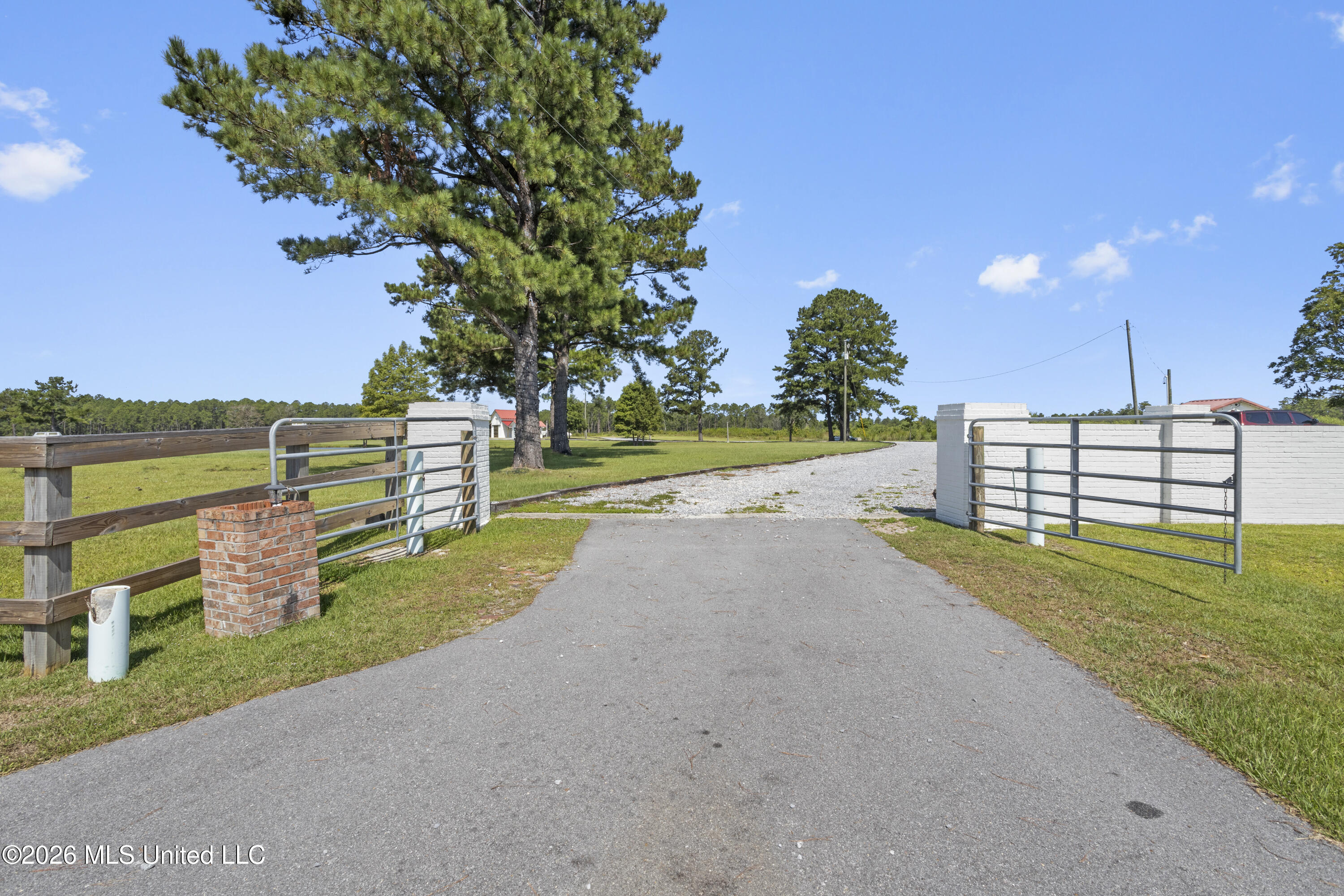 16701 Larue Road Property Photo 1