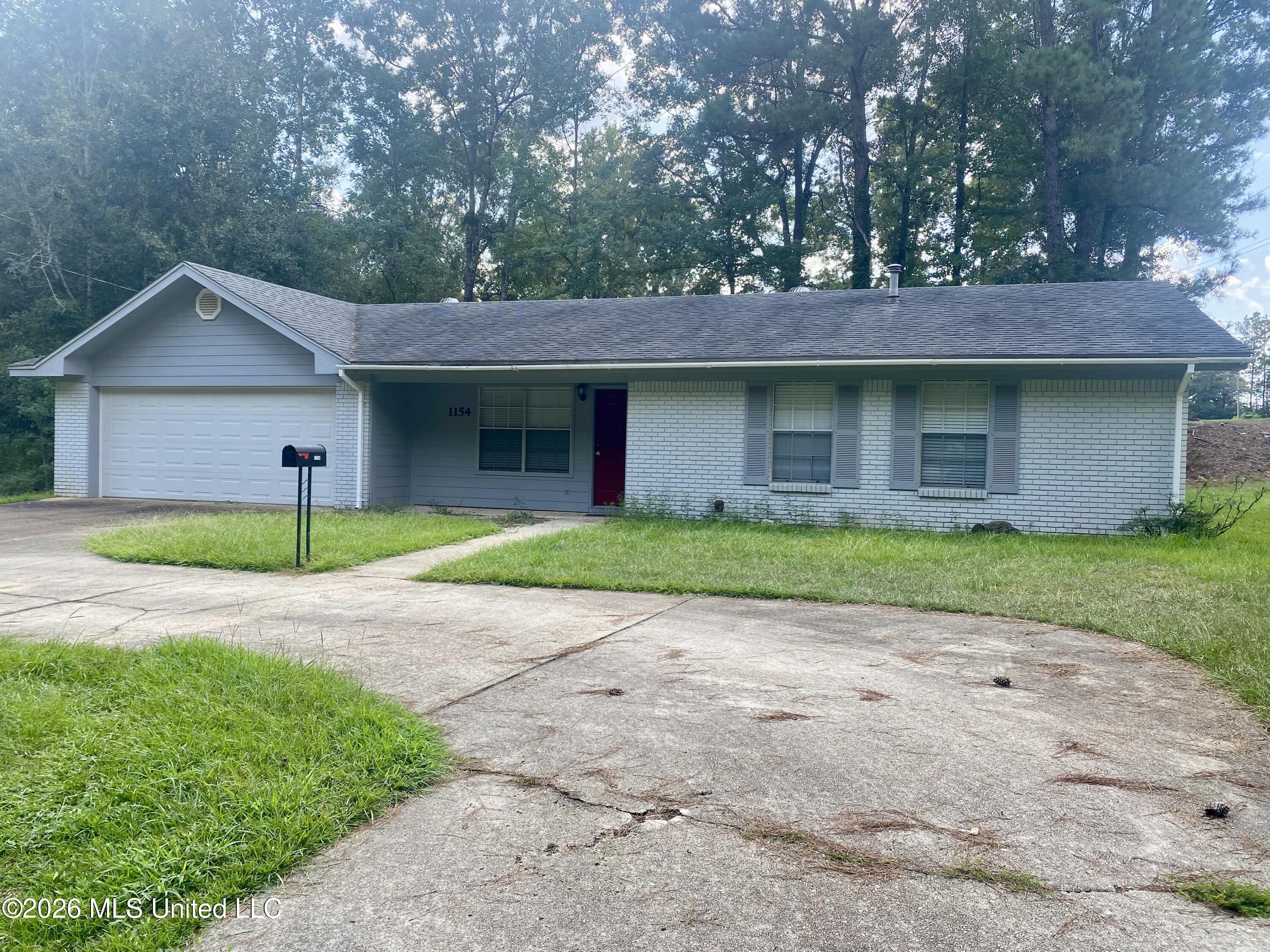 1154 W Border Avenue Property Photo 1