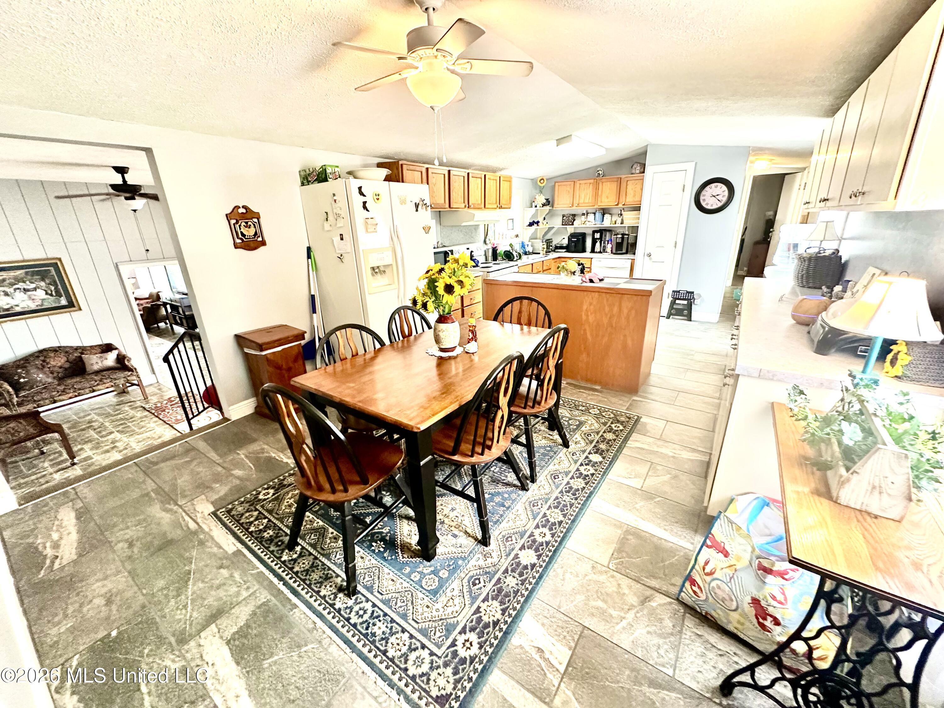 703 Boral Lane Property Photo 4